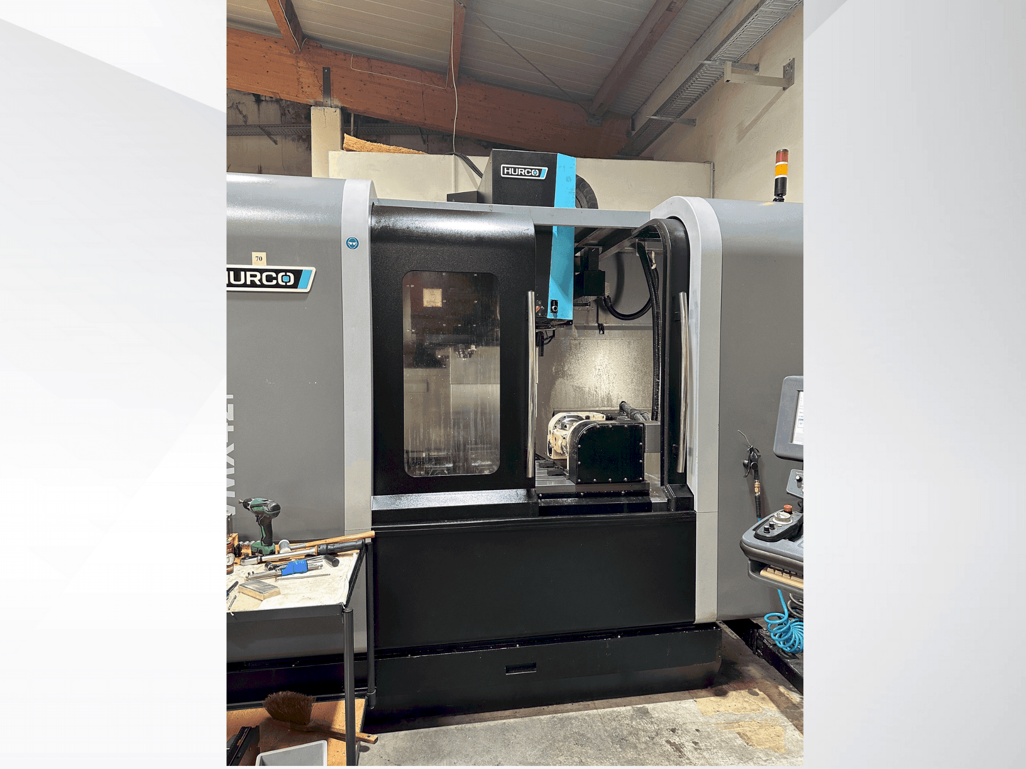 Vista Frontal da Hurco VMX 42i máquina