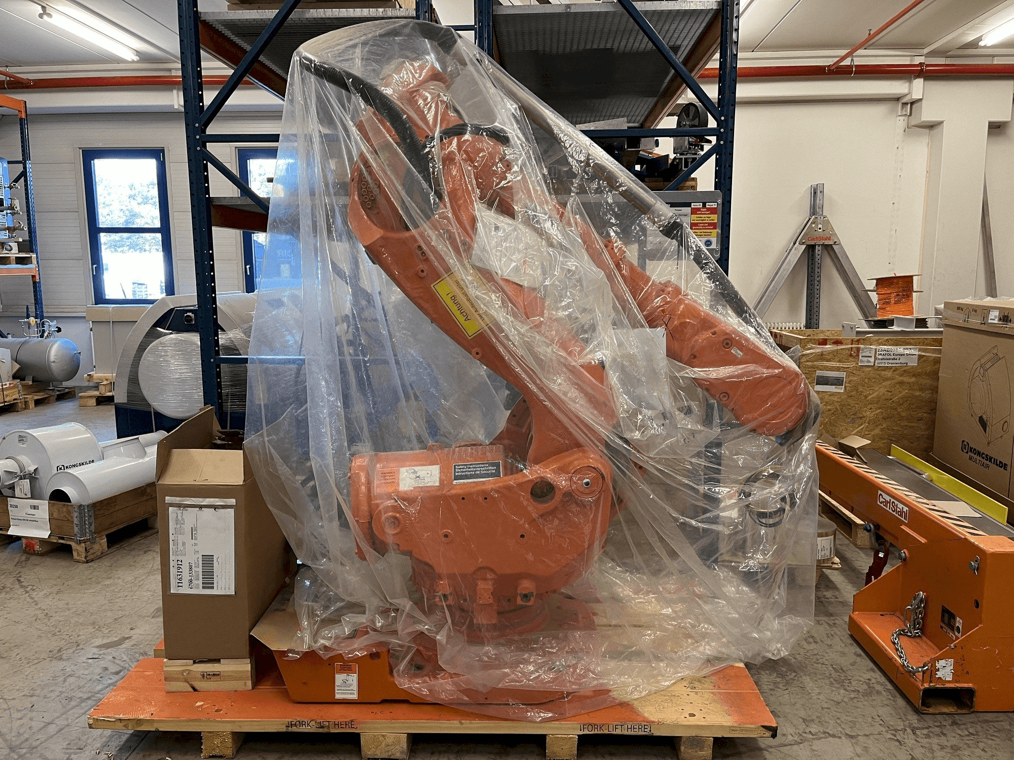 Vista Frontal da ABB IRB 6600 M2004 máquina