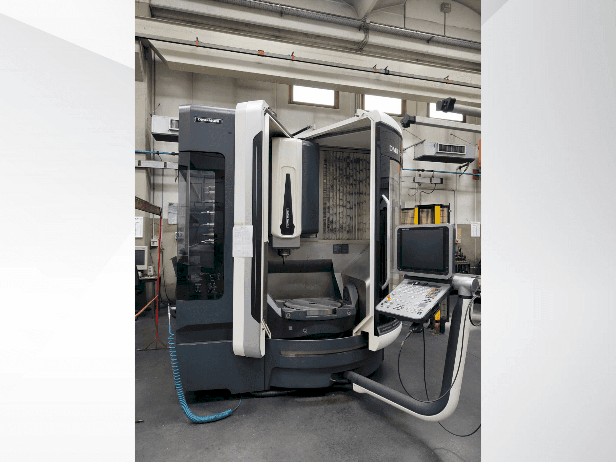 Vista Frontal da DMG MORI DMU 75 Monoblock máquina