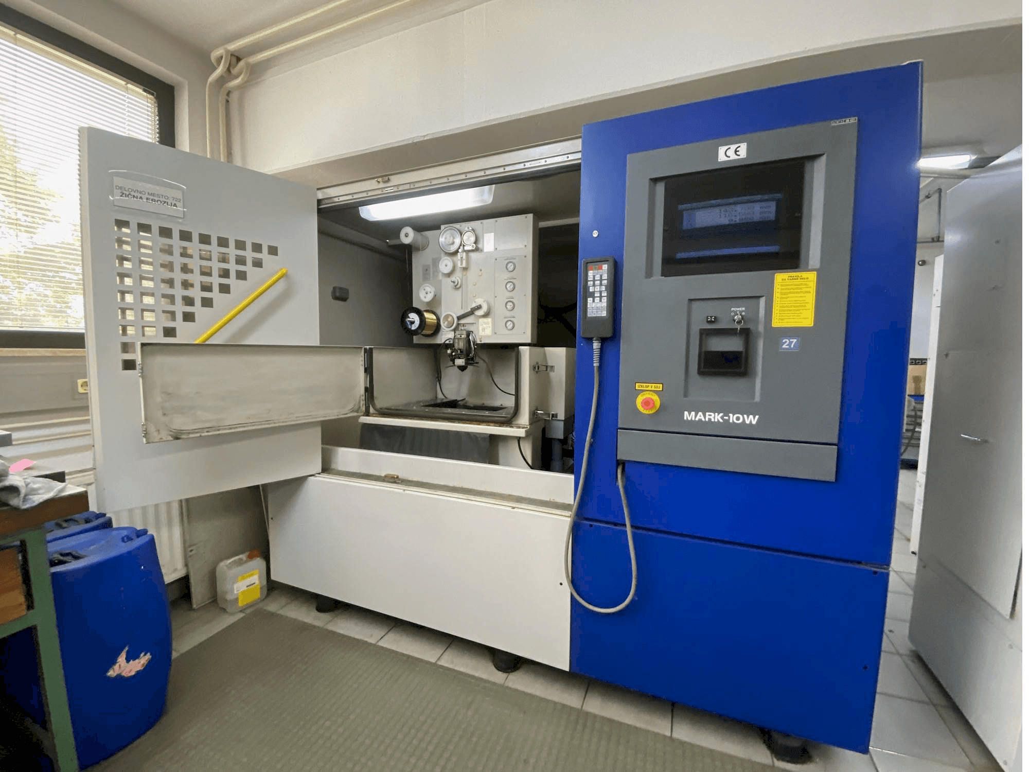 Vista Frontal da Hitachi 254Y máquina