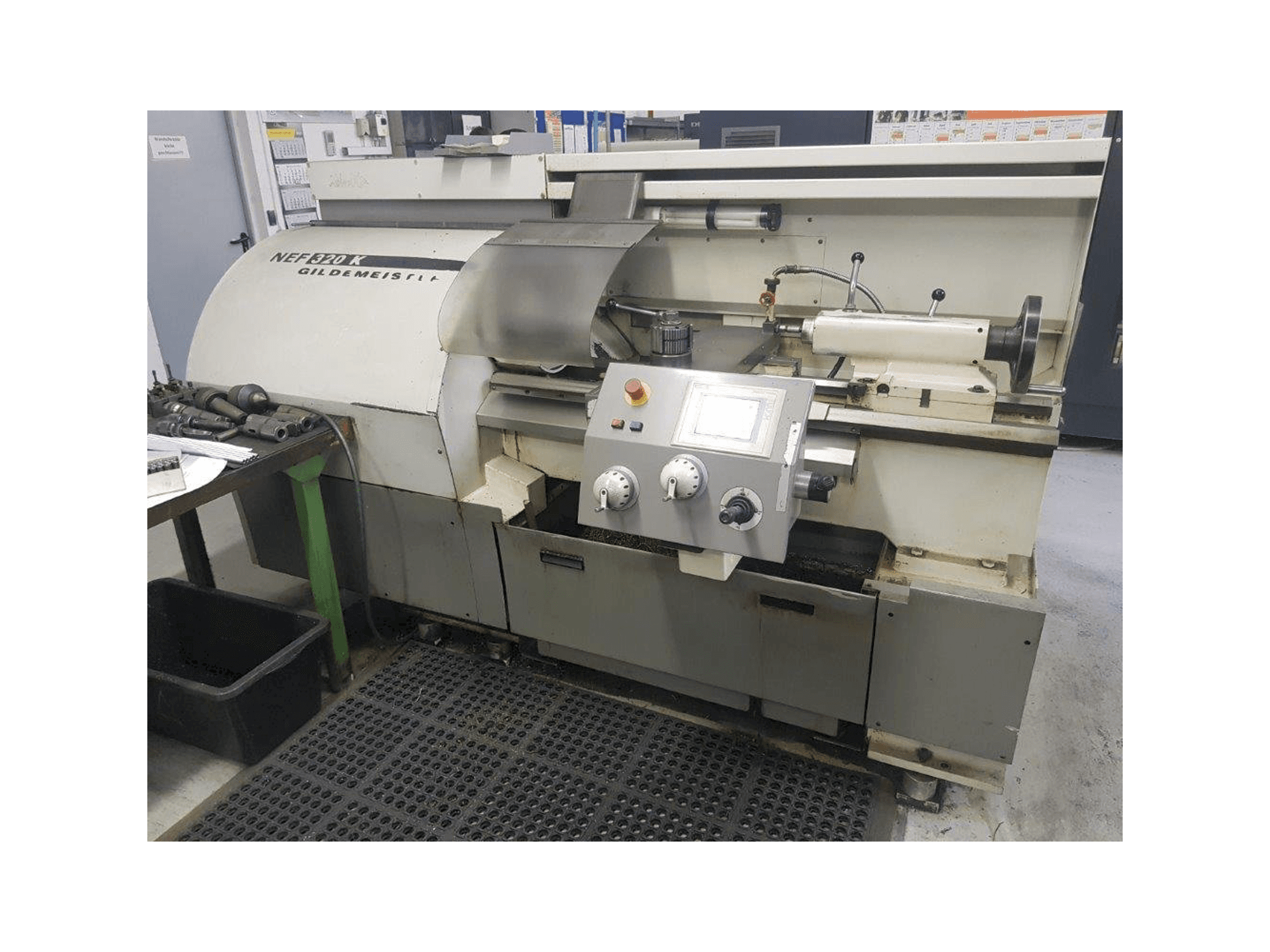 Vista Frontal da Gildemeister NEF 320 K máquina