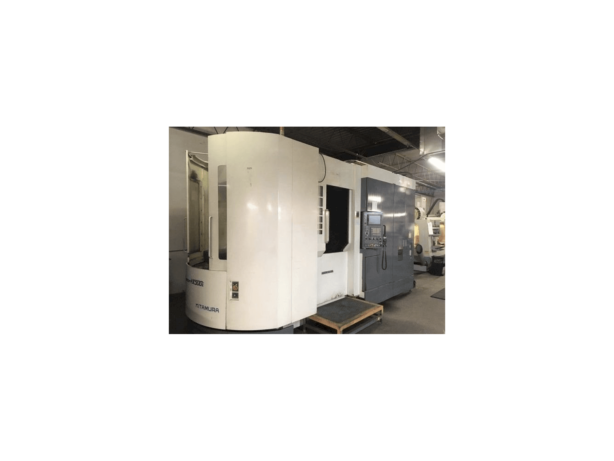 Vista Frontal da Kitamura Mycenter HX500i máquina