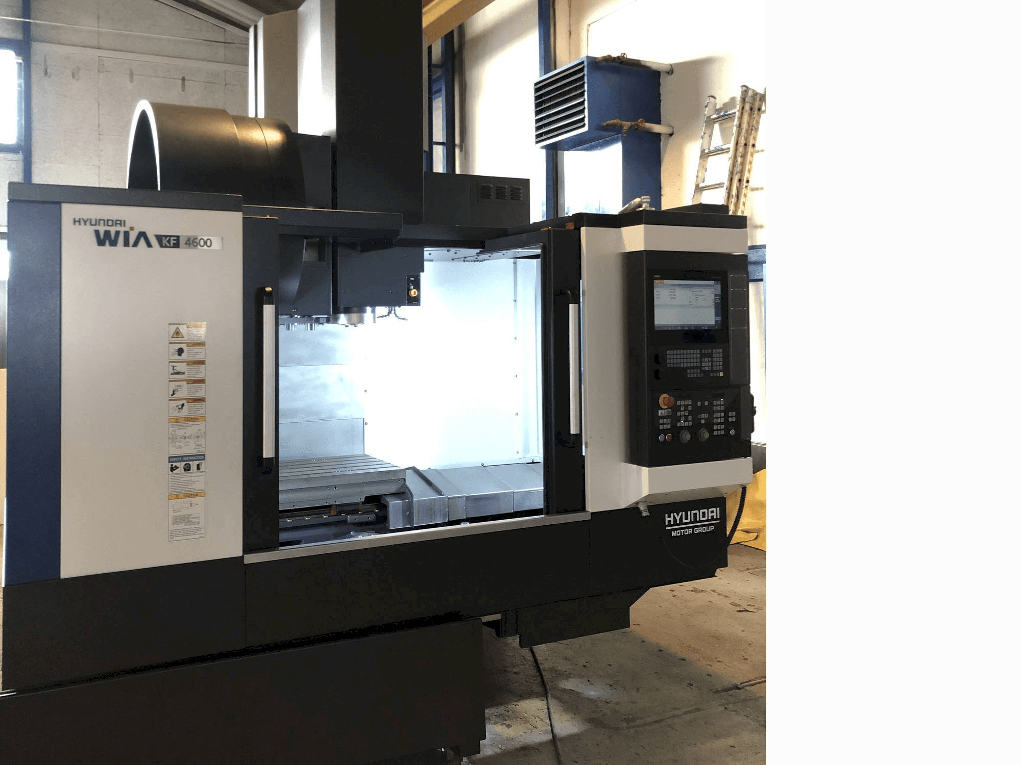 Vista Frontal da Hyundai Wia KF4600 máquina