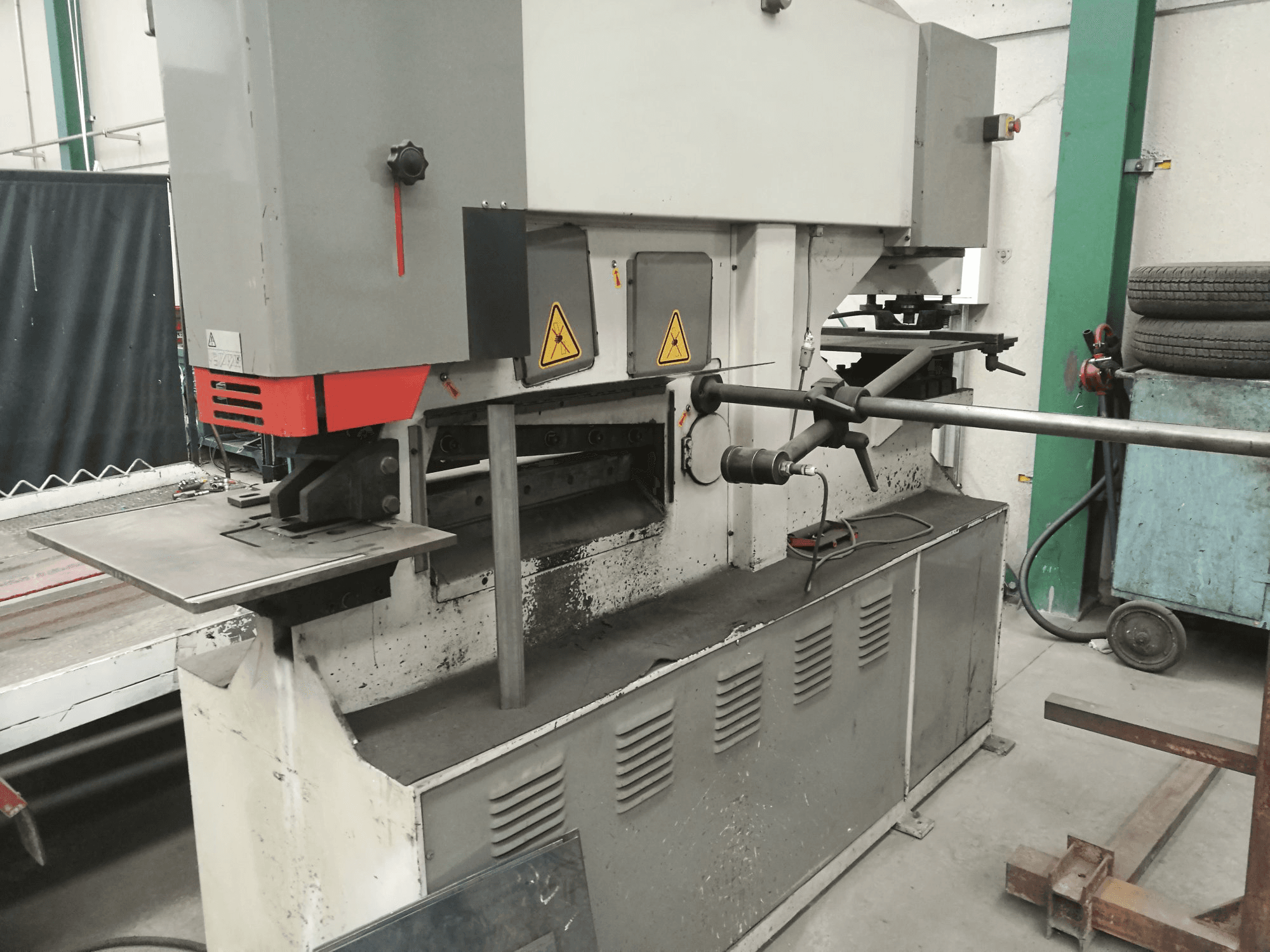 Vista Direita da Durma IW 110 BTD máquina