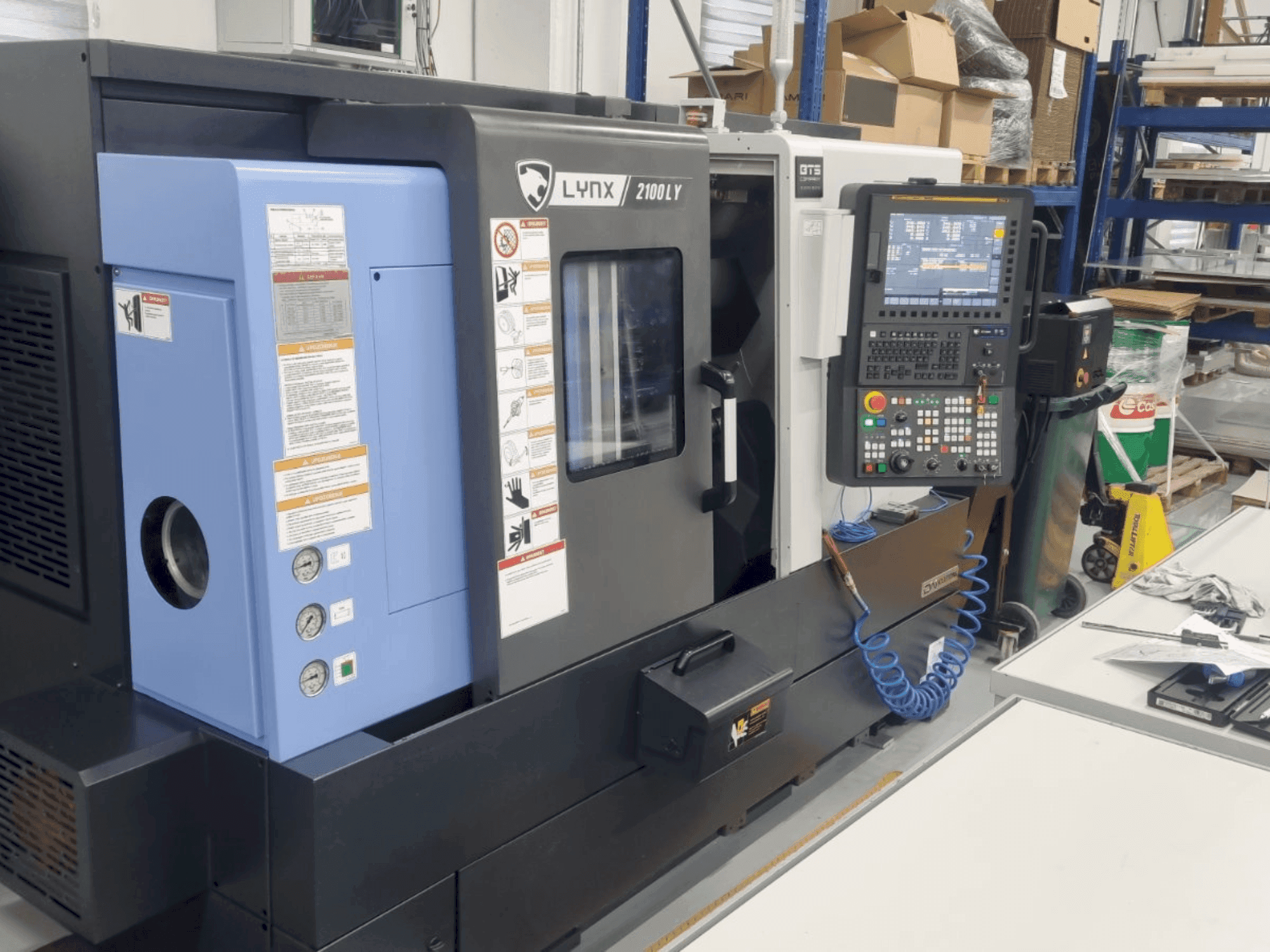 Vista Frontal da DN SOLUTIONS LYNX 2100 LYB máquina