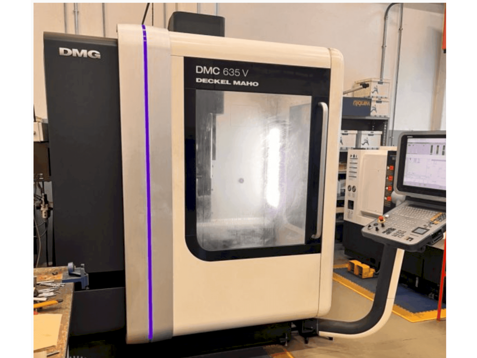 Vista Frontal da DMG DECKEL MAHO DMC 635 V máquina