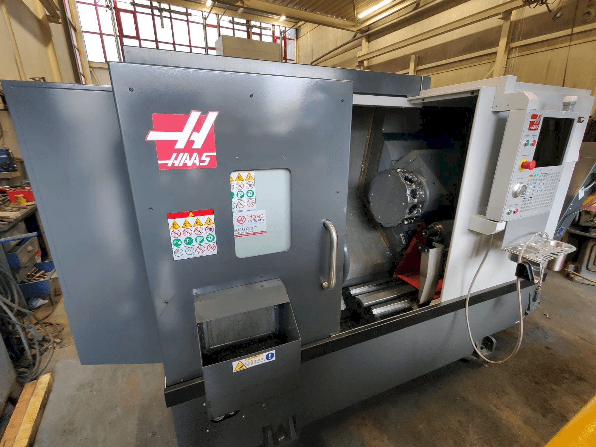 Vista Esquerda da HAAS ST-20Y máquina