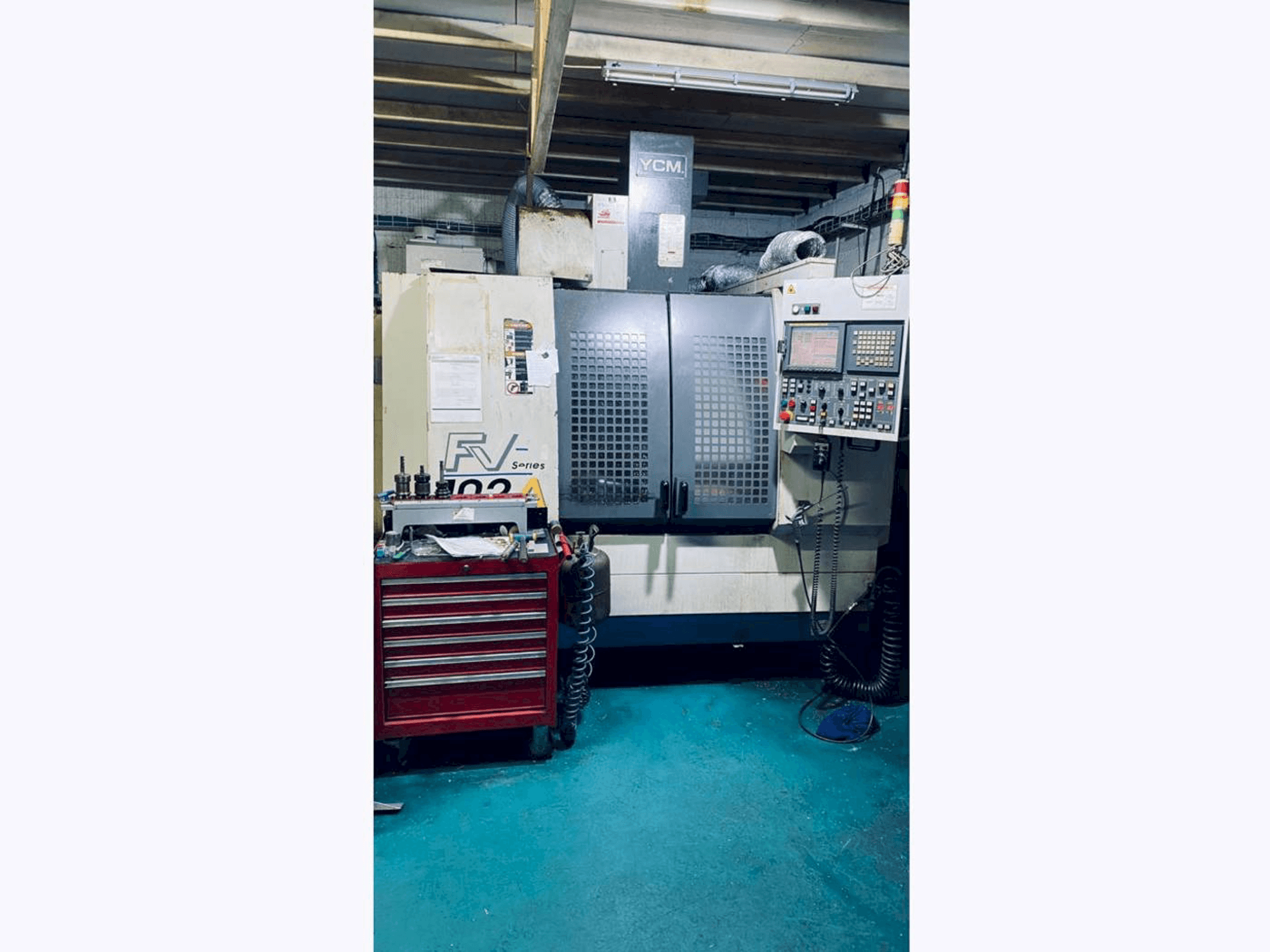 Vista Frontal da YCM FV102A máquina