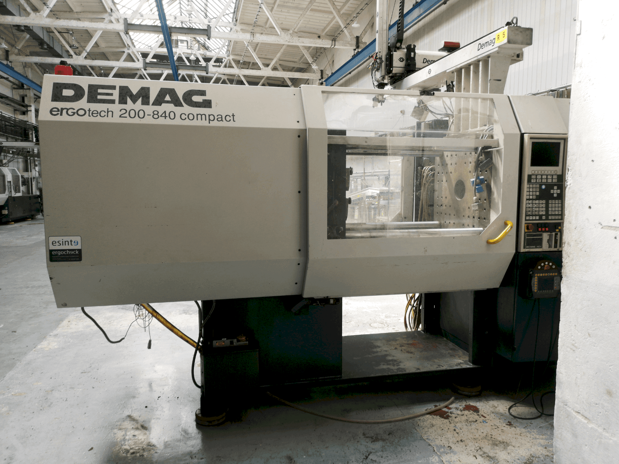 Vista Frontal da DEMAG Ergotech 200-840 Compact máquina