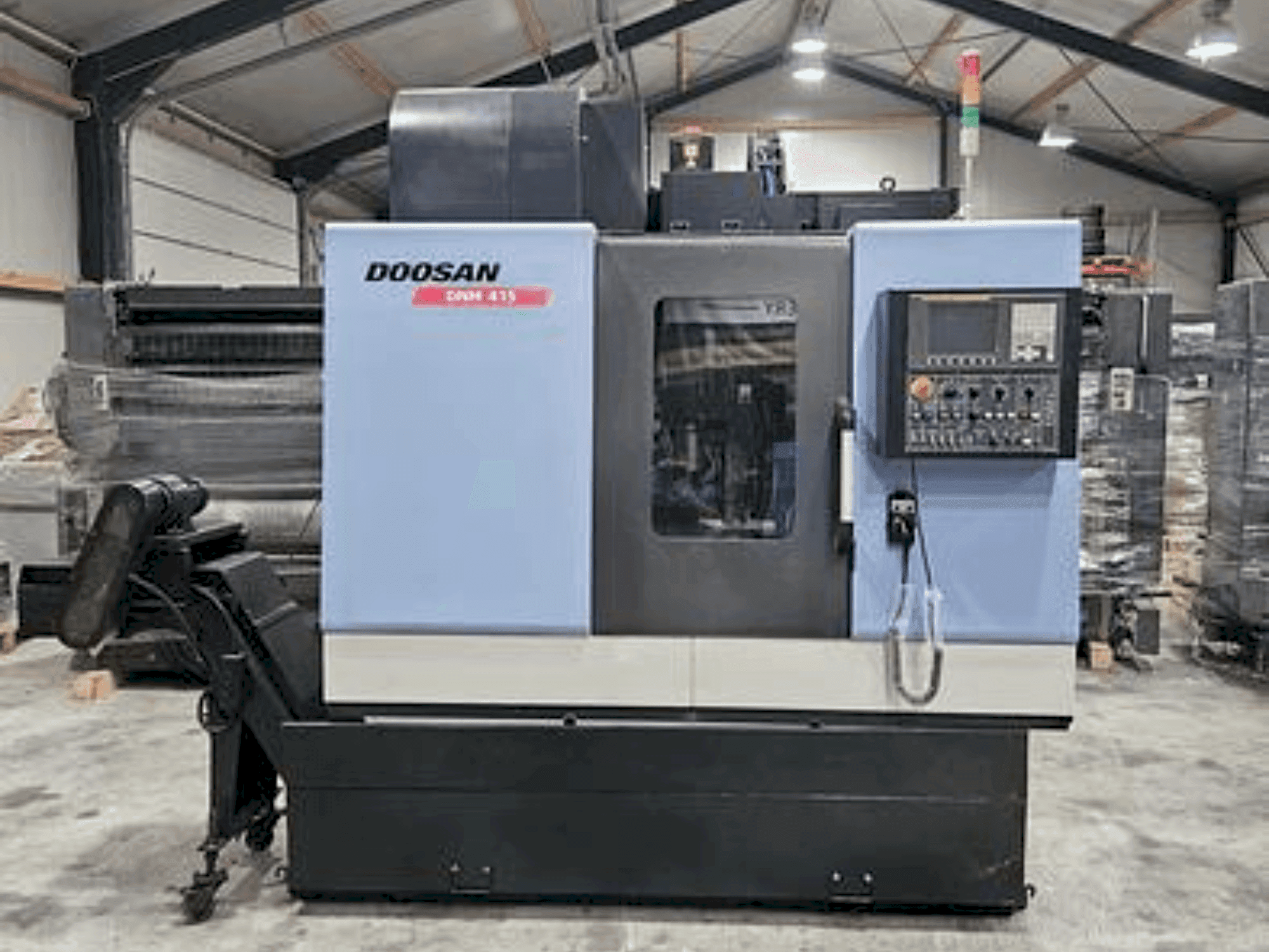 Vista Frontal da DOOSAN DNM 415 (2015) máquina
