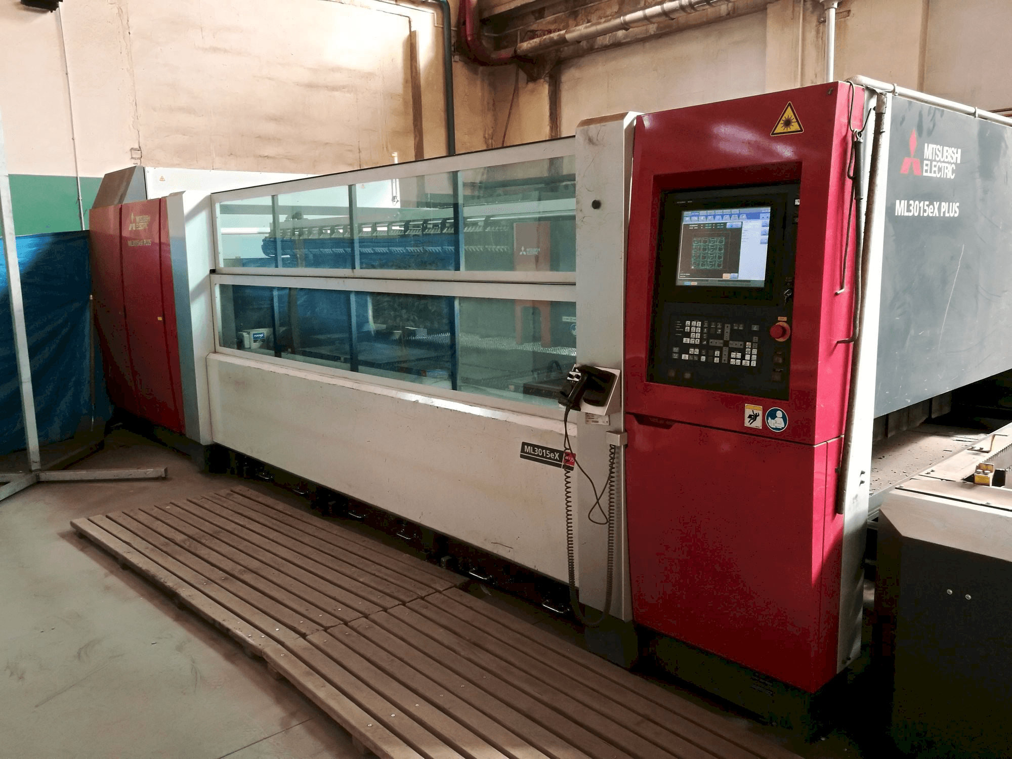 Vista Frontal da Mitsubishi ML3015eX(S2)-45CF-R máquina