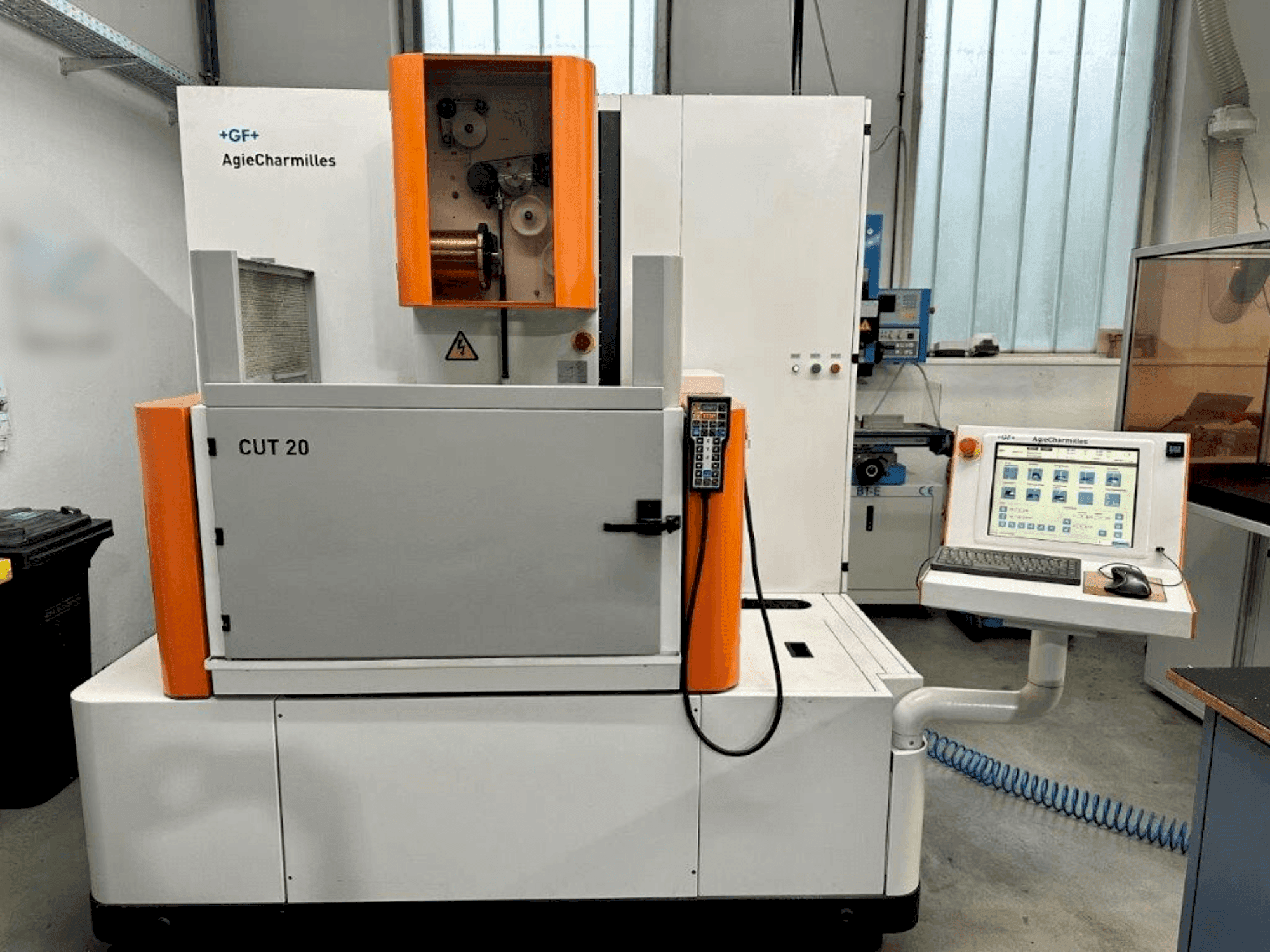 Vista Frontal da AGIE CUT 20 máquina