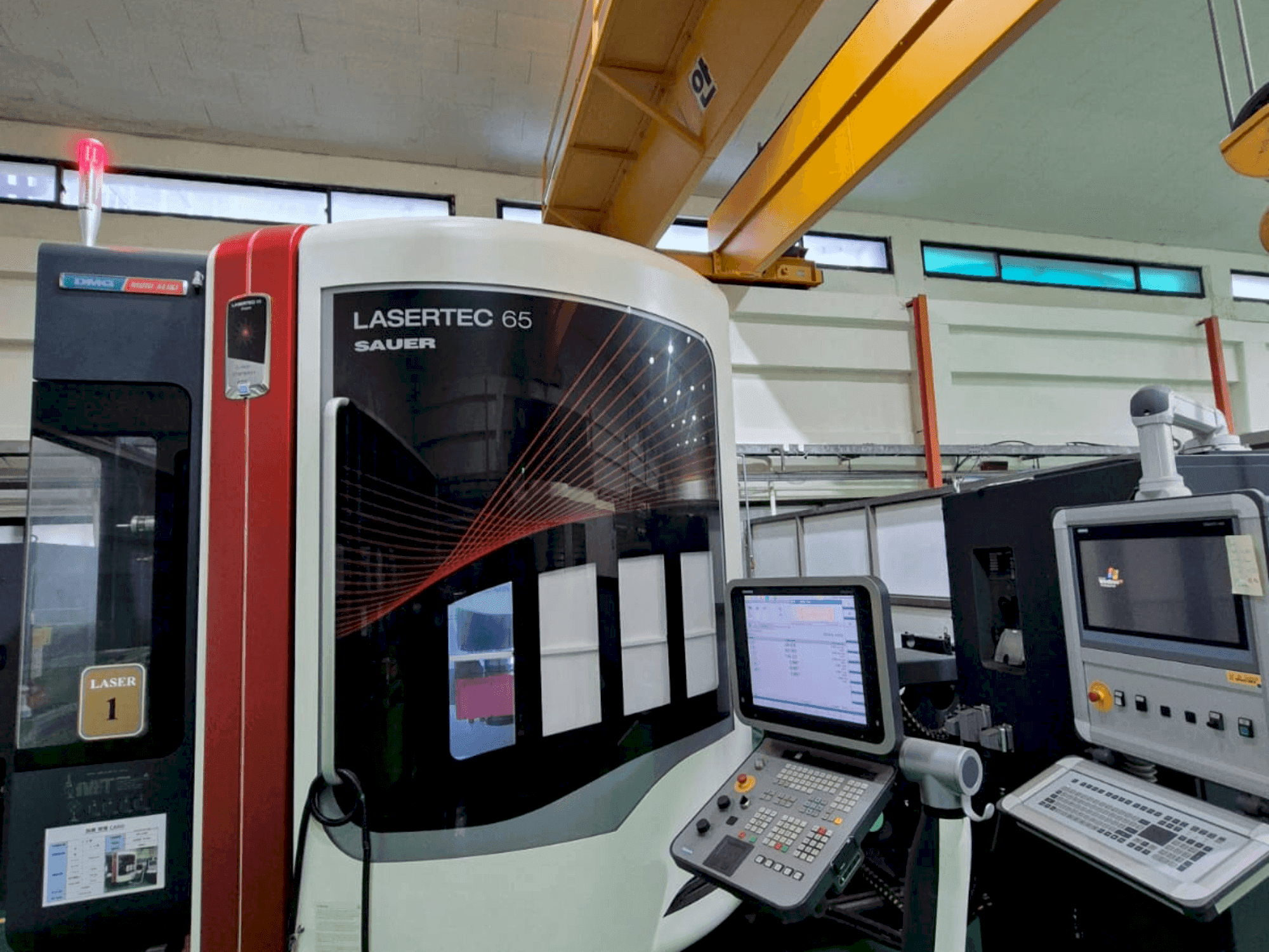 Vista Frontal da DMG Mori Seiki LaserTech 65 máquina