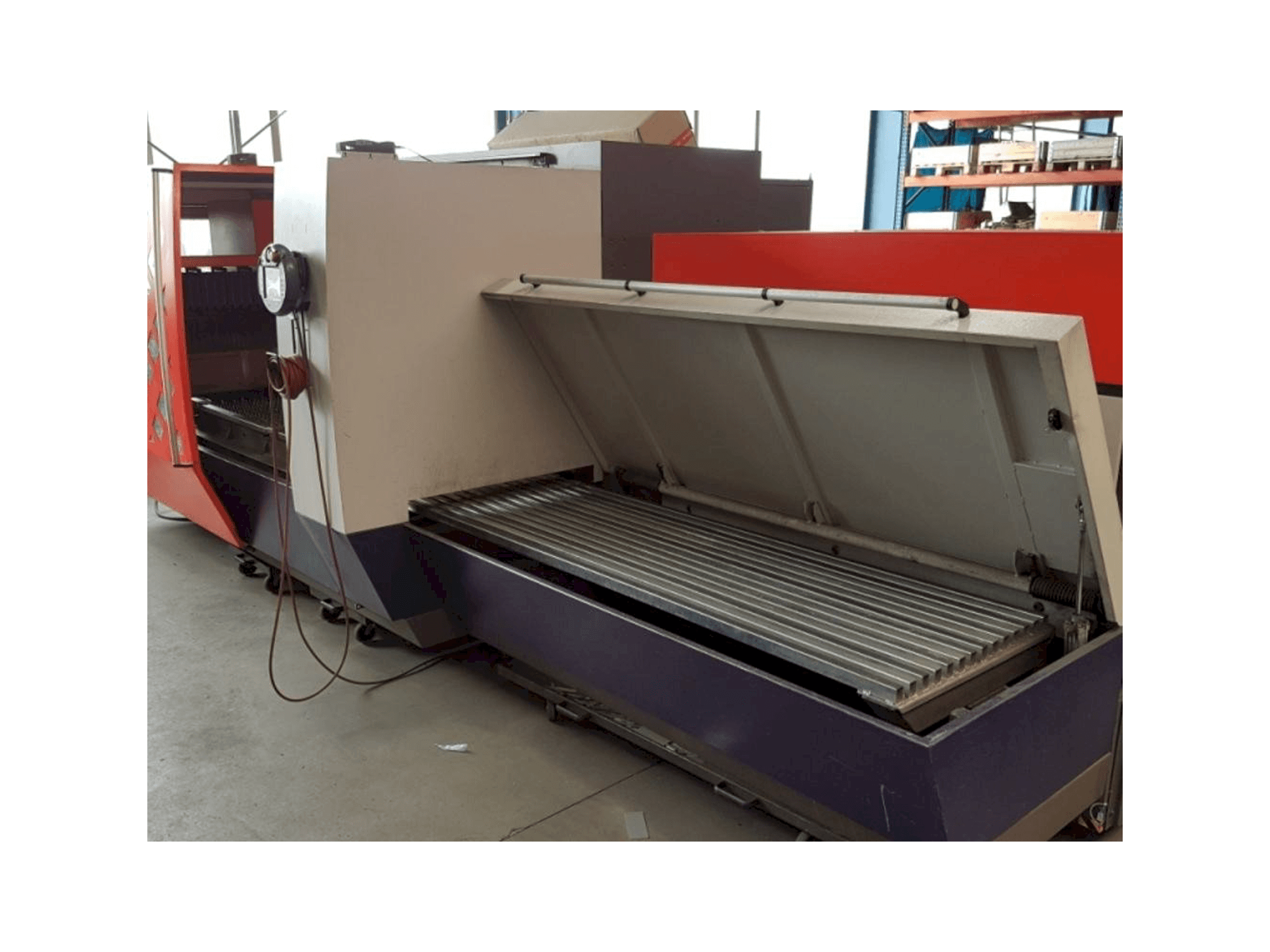 Vista Frontal da Bystronic Byvention 3015 máquina