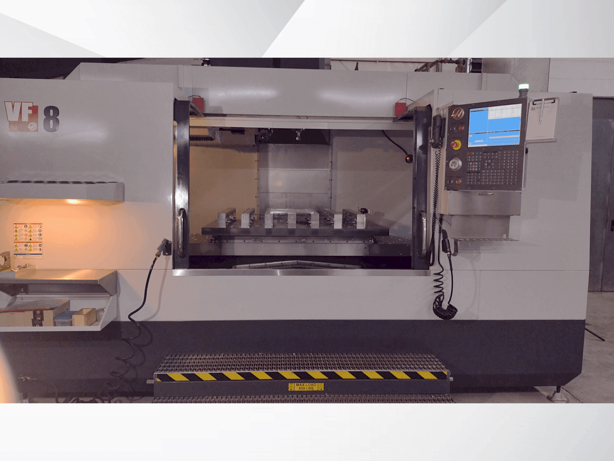 Vista Frontal da HAAS VF-8/40 máquina