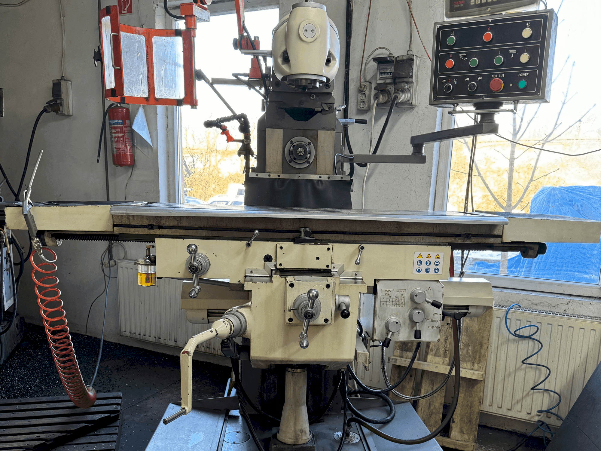 Vista Frontal da ELMAG UFM 125GT máquina