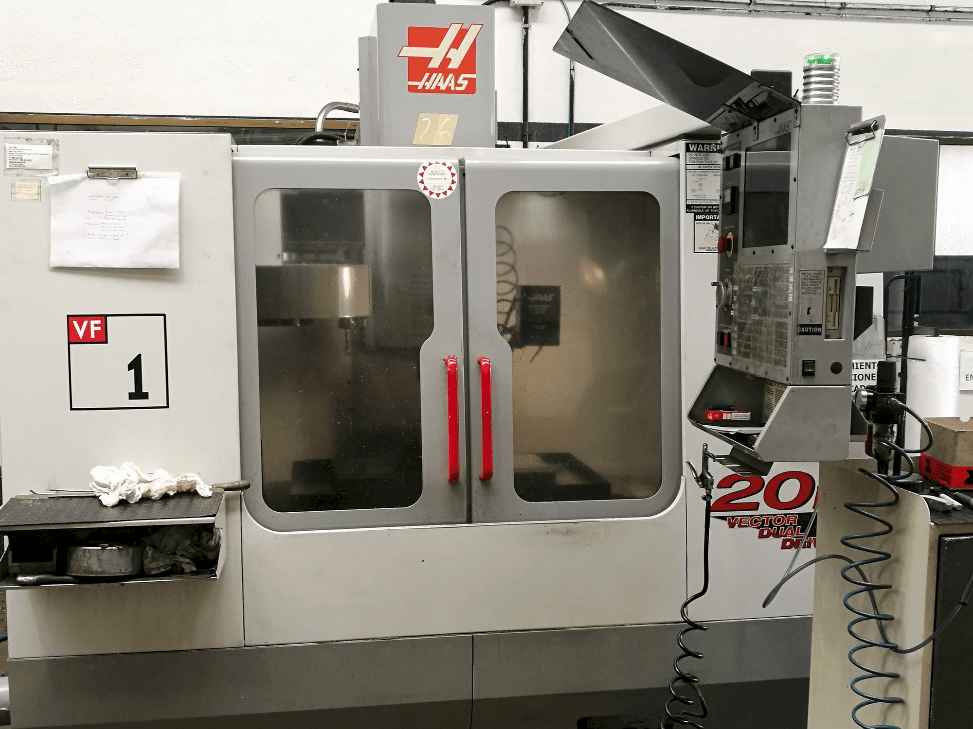 Vista Frontal da HAAS VF 1 máquina