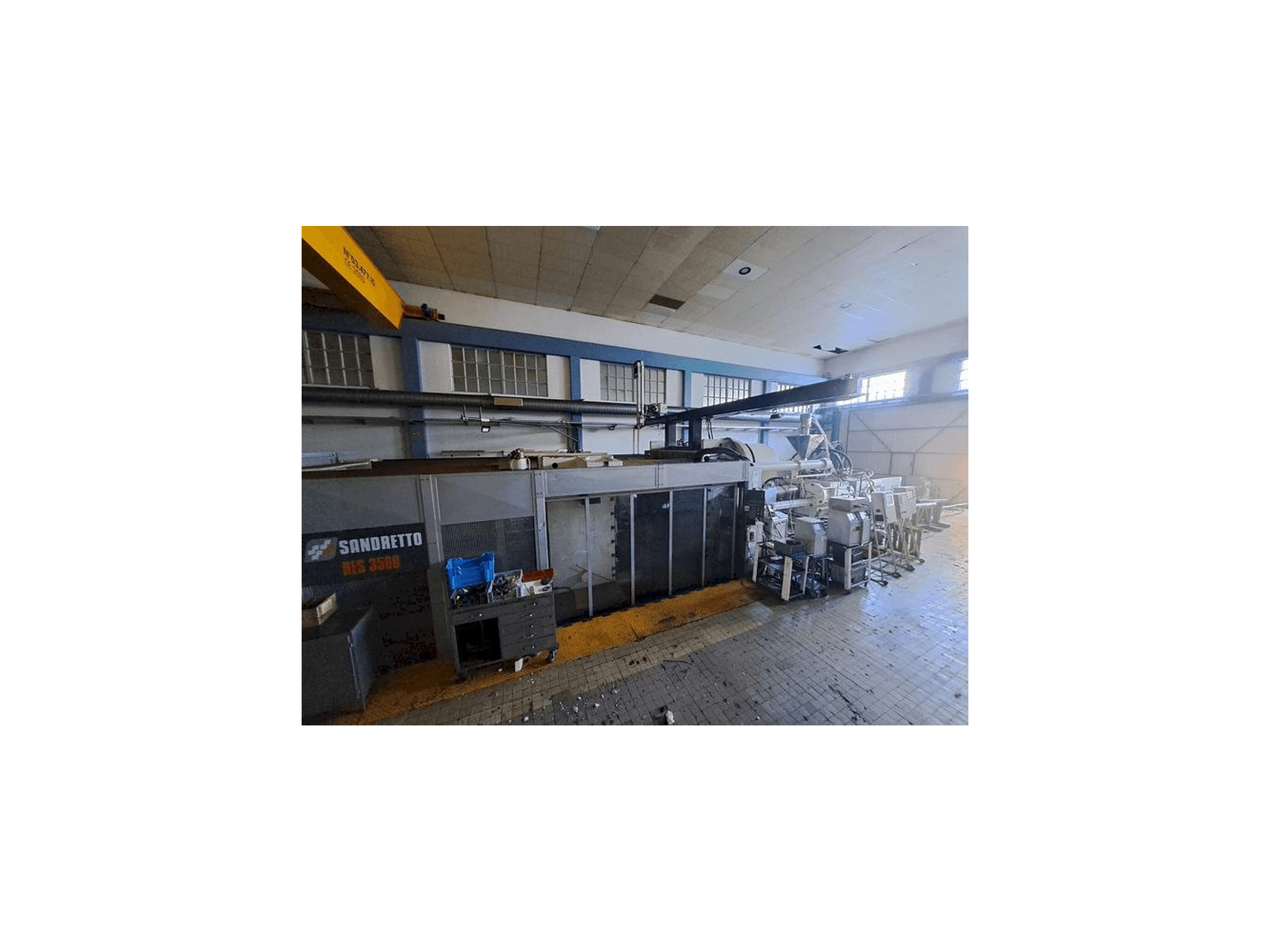 Vista Frontal da SANDRETTO HES 3500 máquina