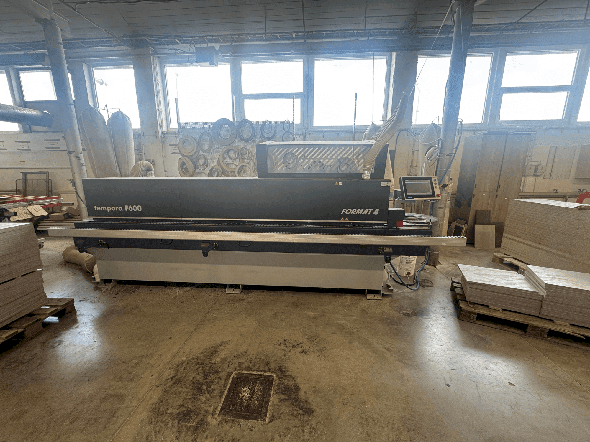 Vista Frontal da FORMAT4 TEMPORA 60.06 glueBox x-motion máquina