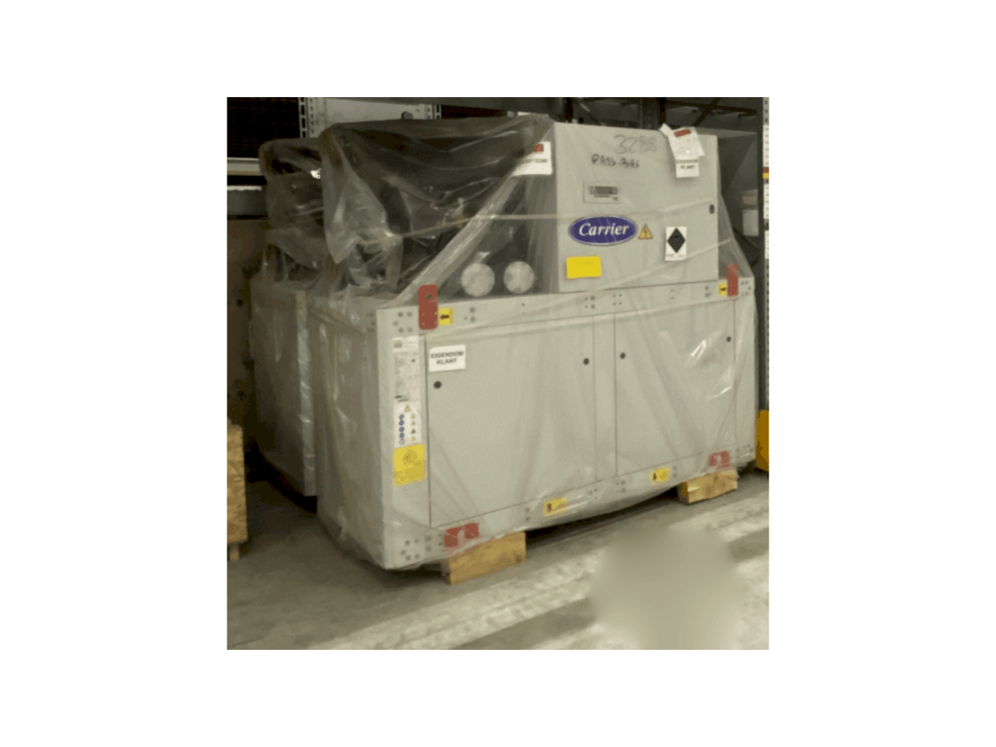 Vista Frontal da CARRION 3x Carrier heat pump 30WI1000 & 2x Refrion Dry Coolers V-model ES4C 2390.6/4 E2 máquina
