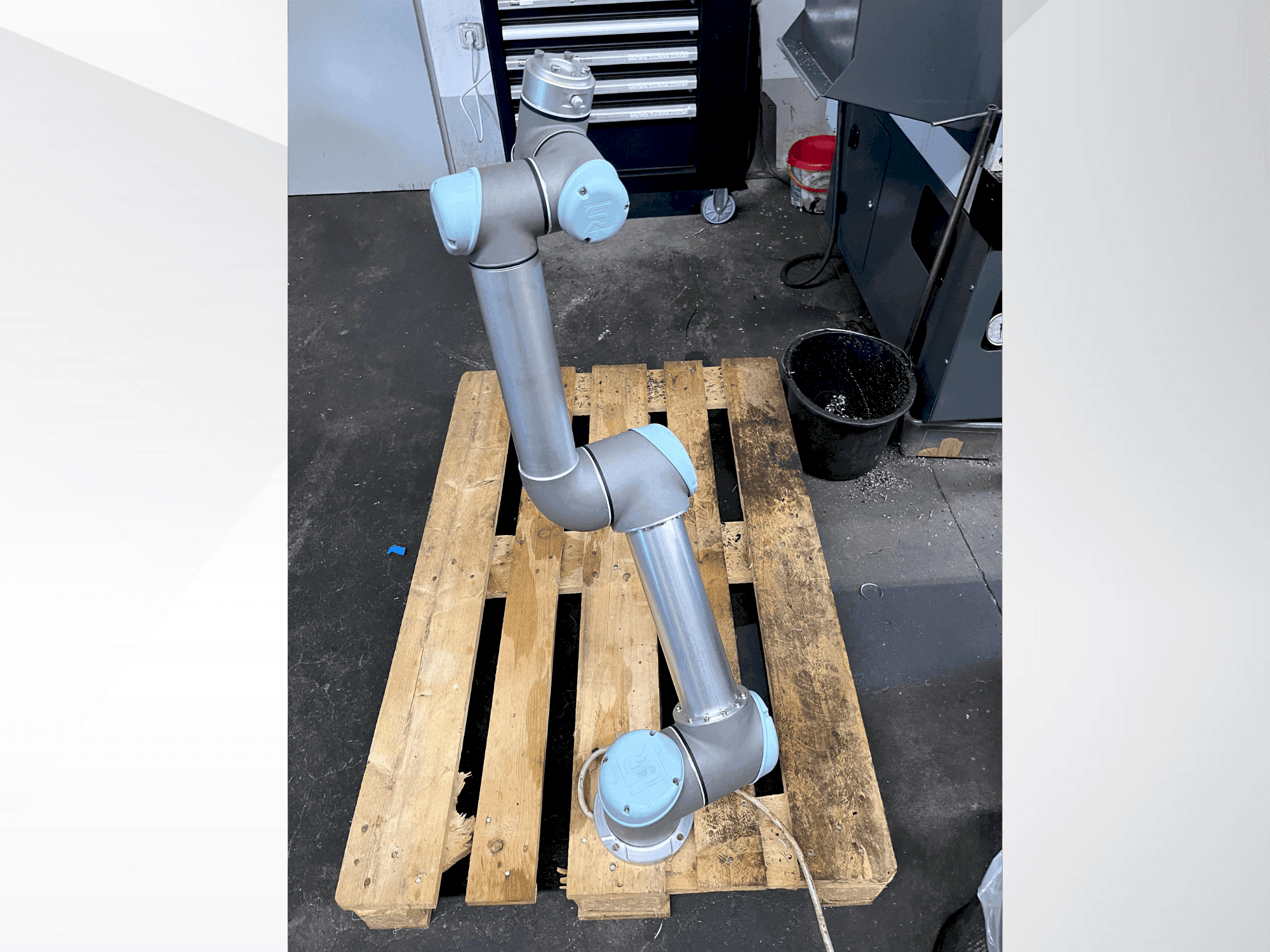 Vista Frontal da Universal Robots UR5 CB3.1 máquina