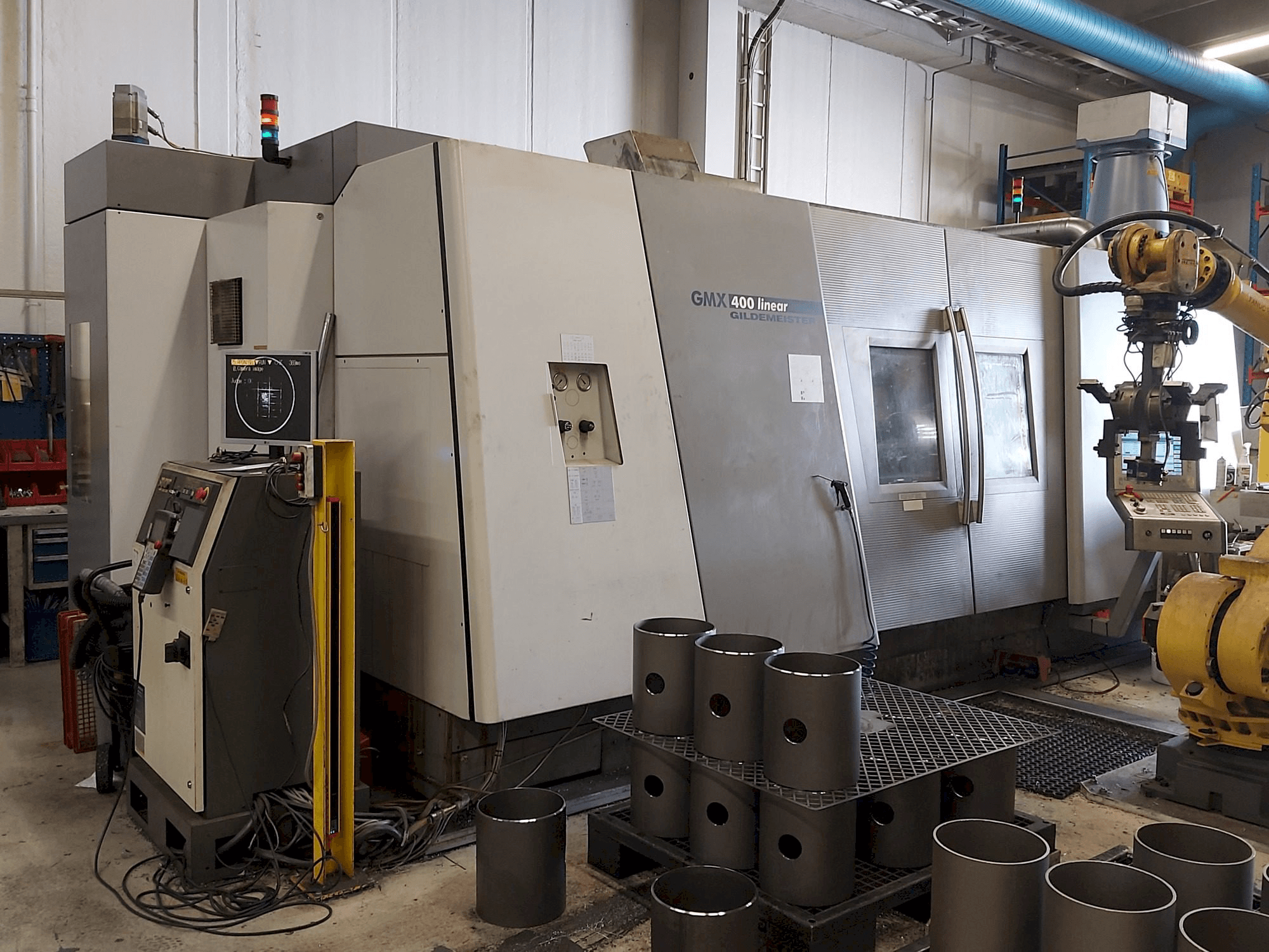 Vista Frontal da Gildemeister GMX 400 Linear máquina