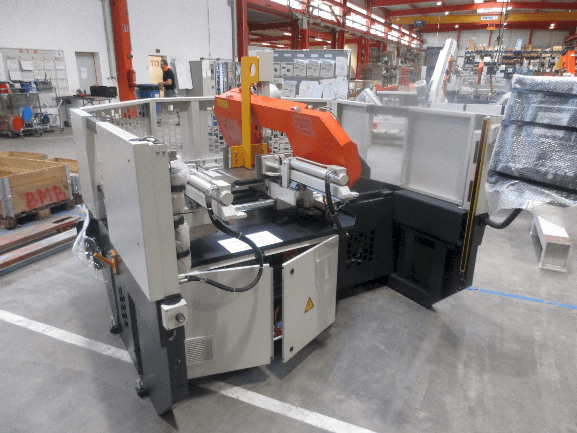 Vista Frontal da KASTO micut A 2.6 máquina