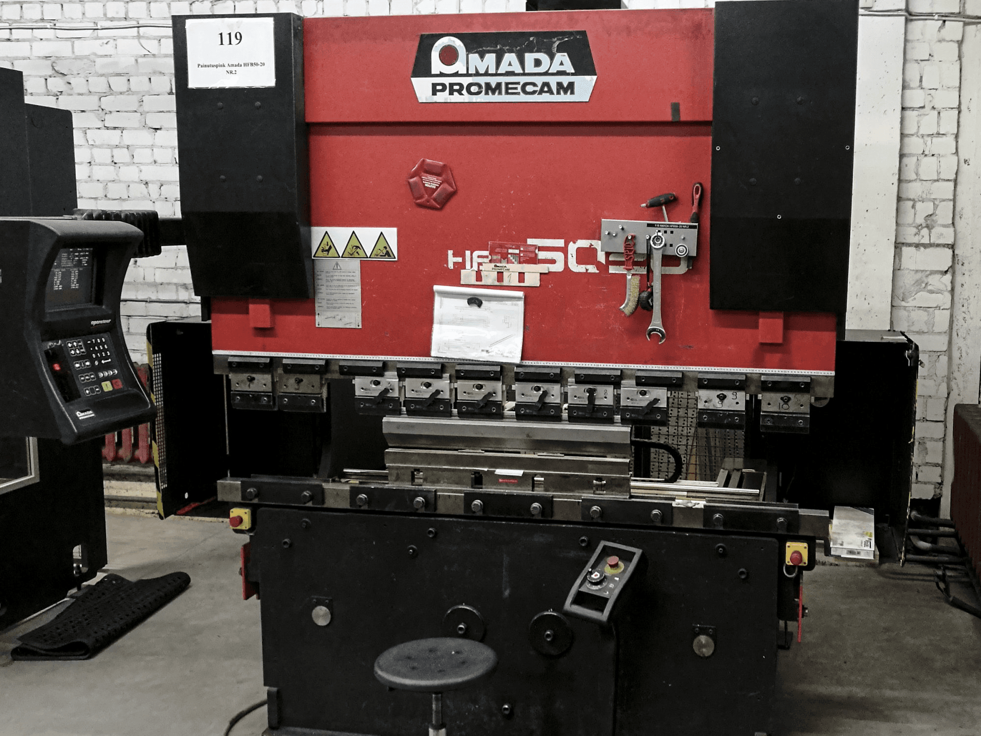 Vista Frontal da AMADA HFB0 50-20 máquina