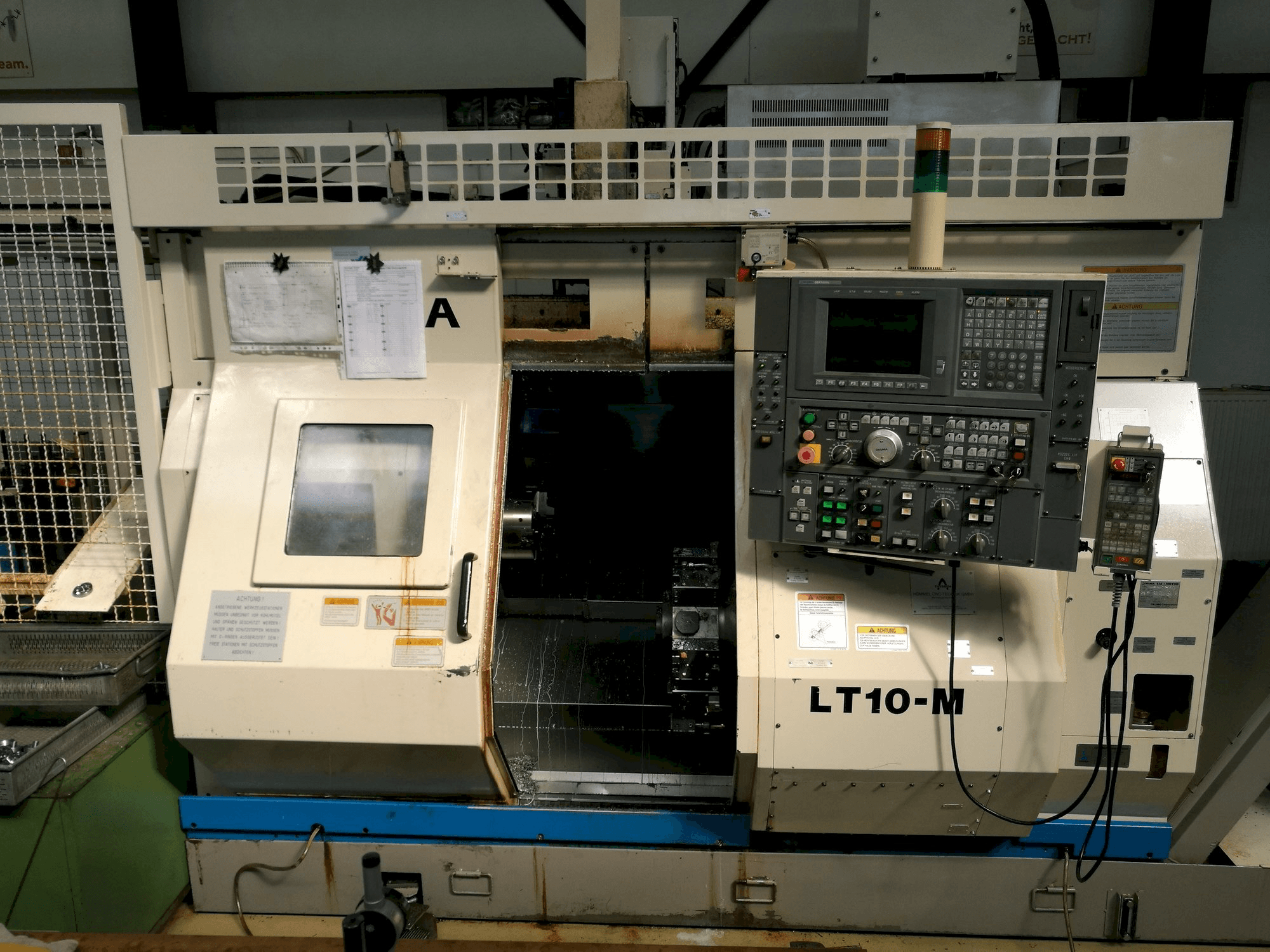 Vista Frontal da Okuma LT10-M máquina