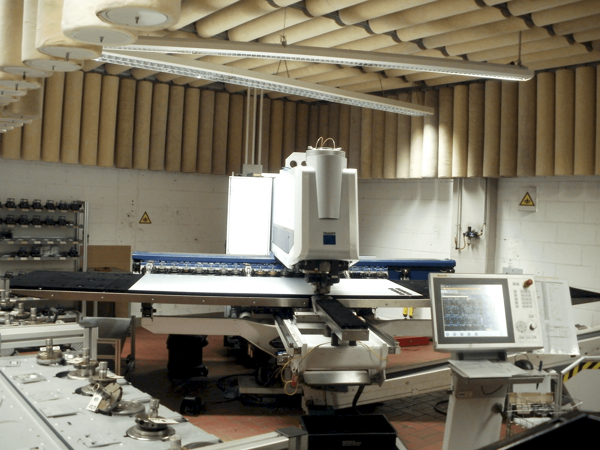 Vista Frontal da Trumpf TruPunch 3000 S11 máquina