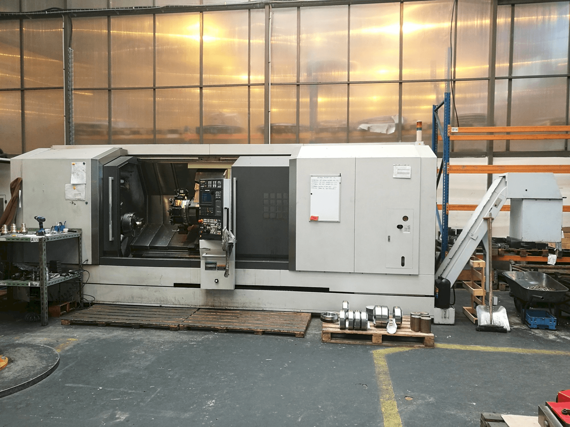 Vista Frontal da MORI SEIKI NL 3000 SY/2000 máquina