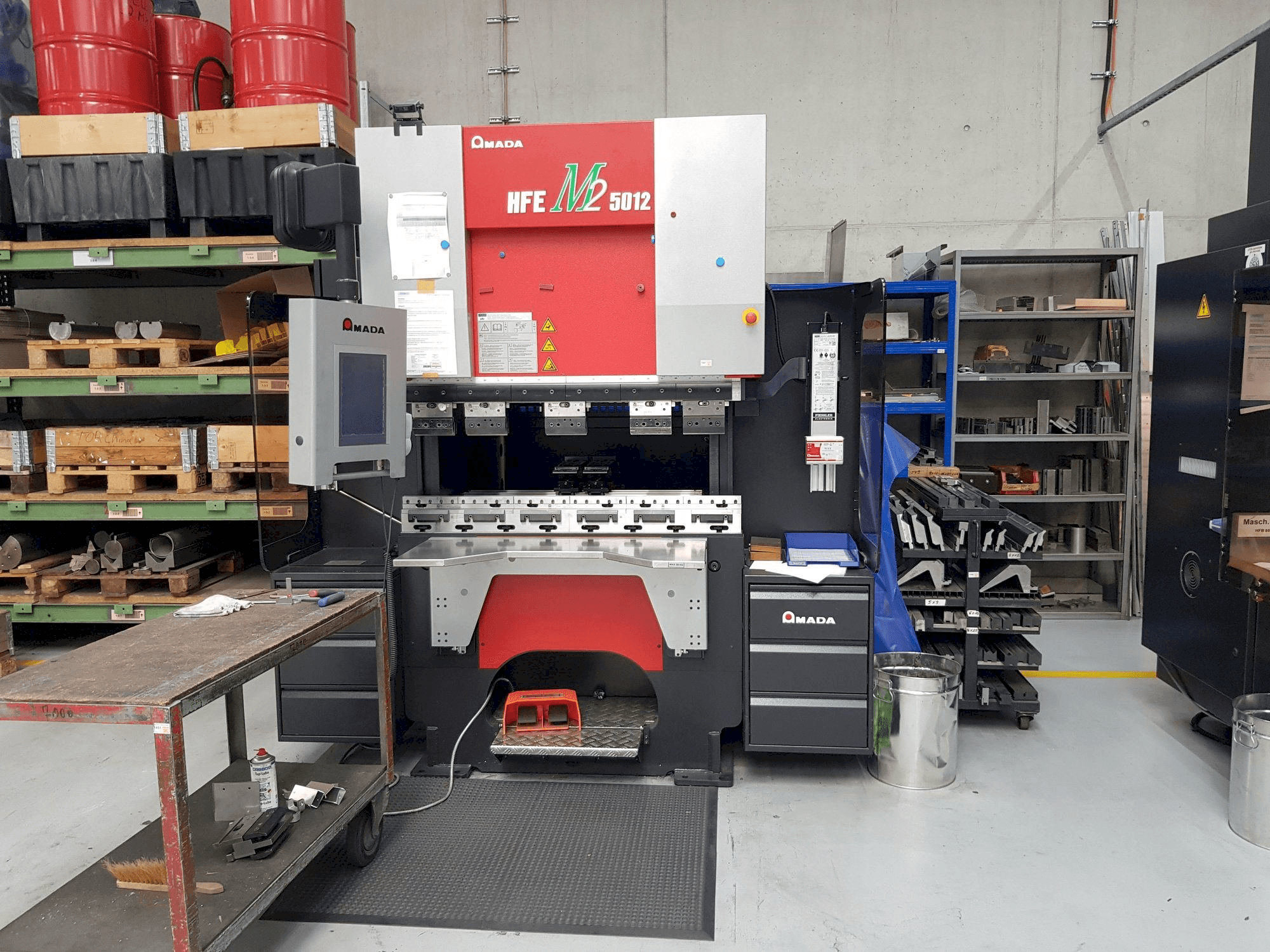 Vista Frontal da AMADA HFE M2 5012 máquina