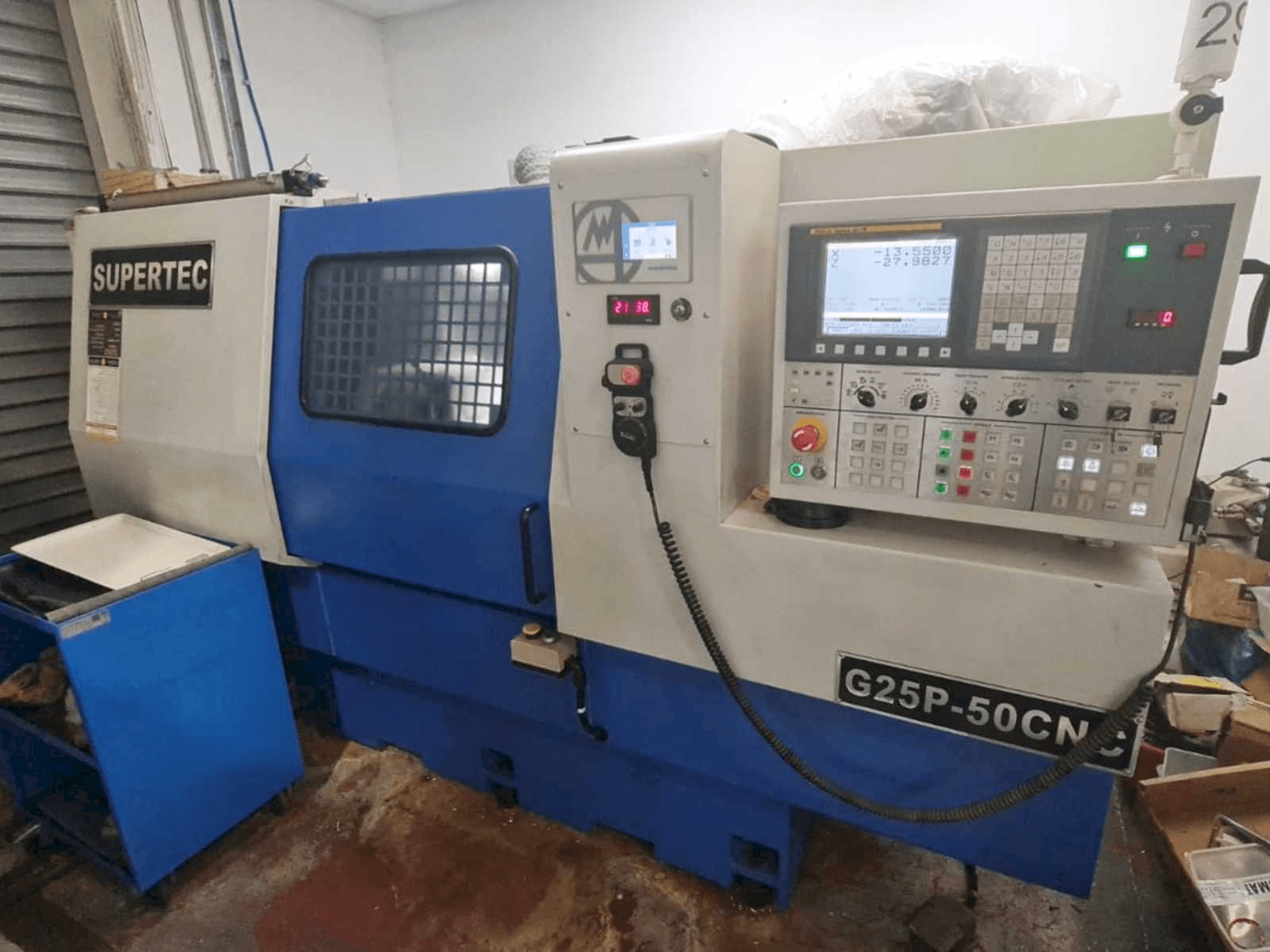 Vista Frontal da Supertec G25P-500CNC máquina