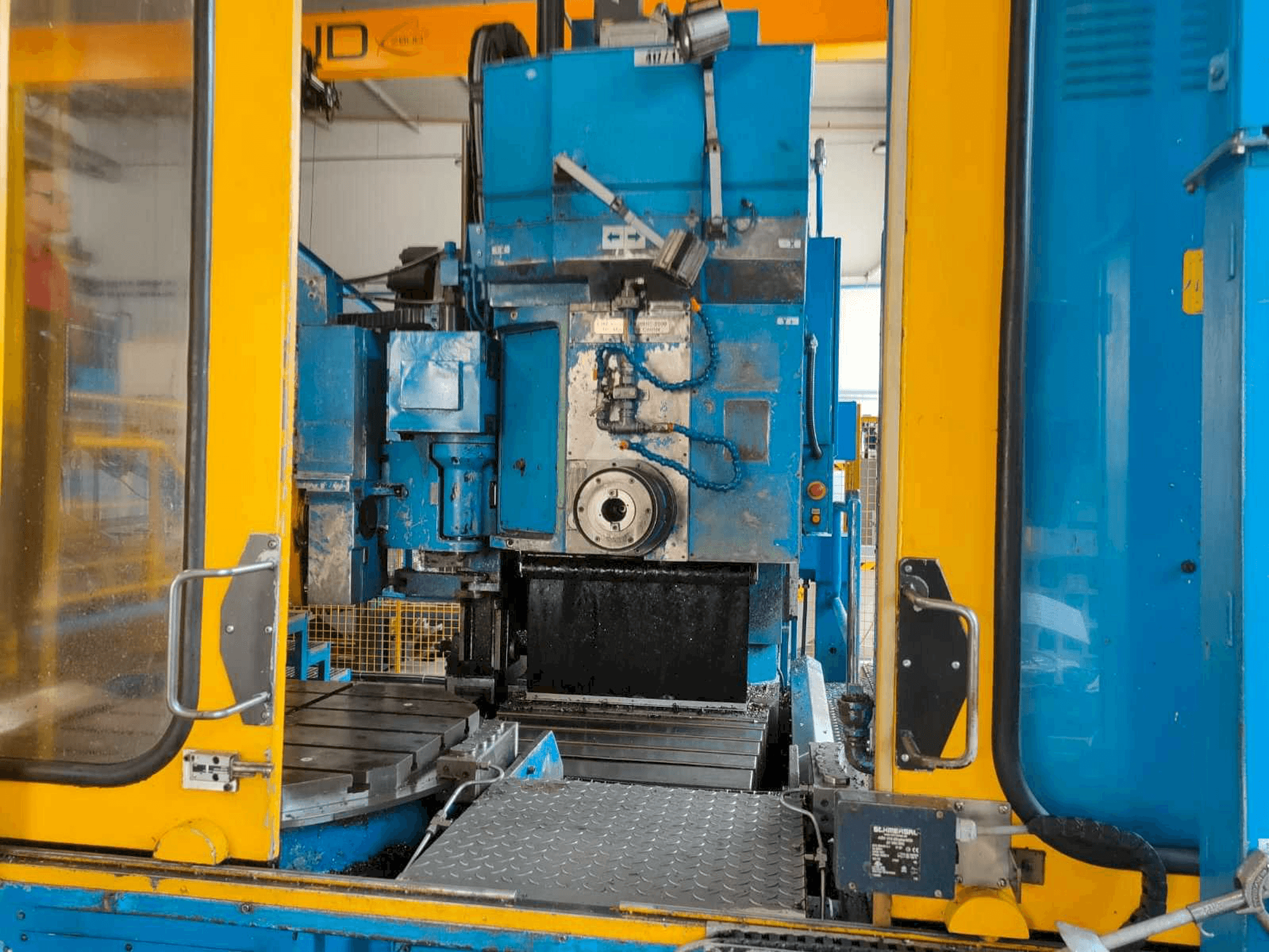 Vista Frontal da Cincinnati MILACRON 20-HC-2500 máquina