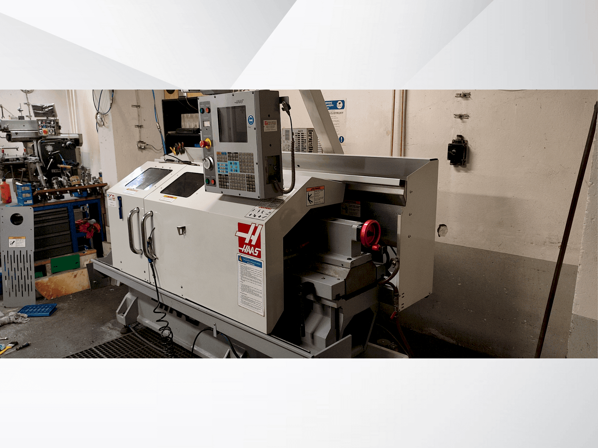 Vista Frontal da HAAS TL-2HE máquina