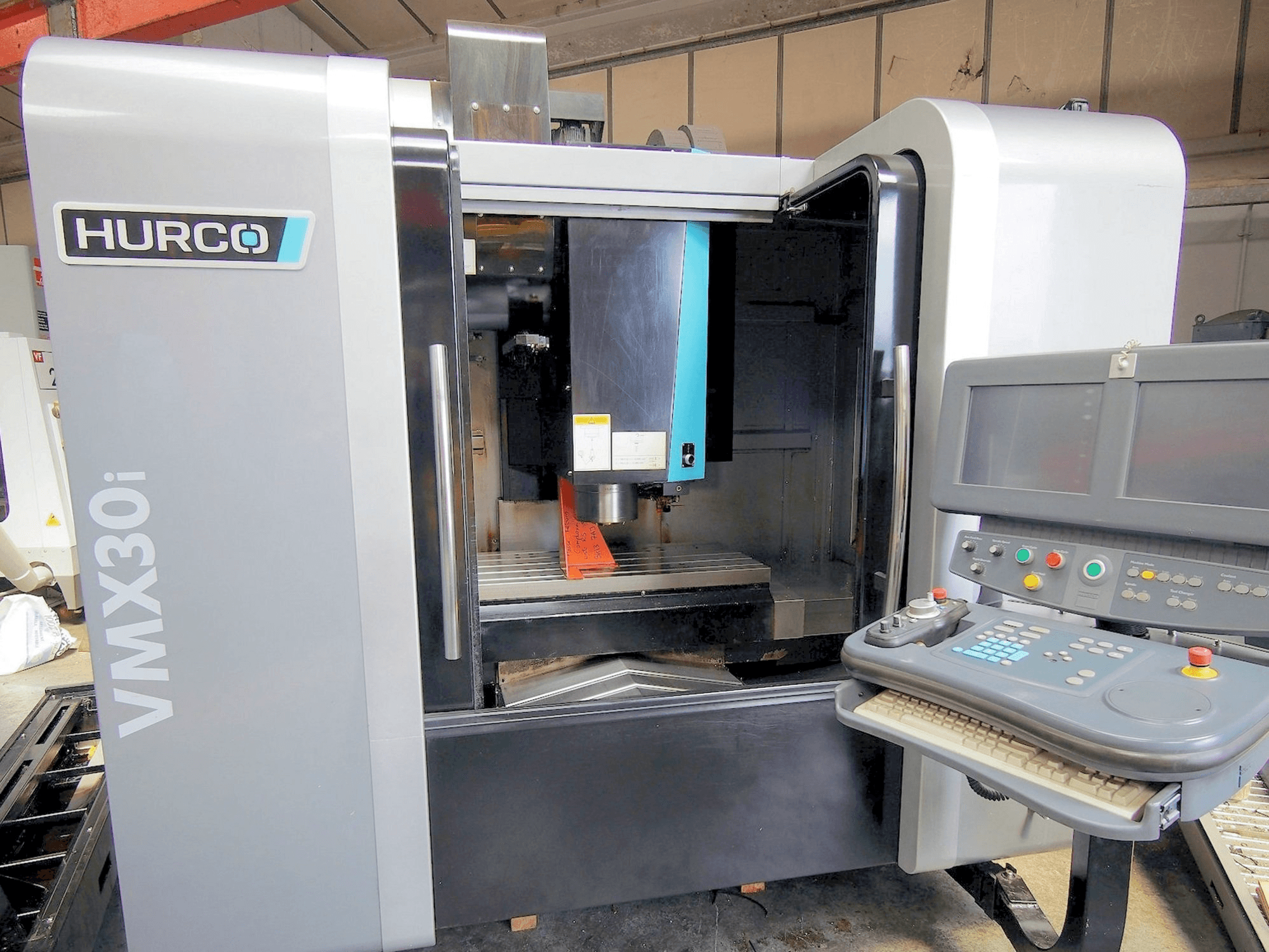Vista Frontal da Hurco VMX 30i máquina