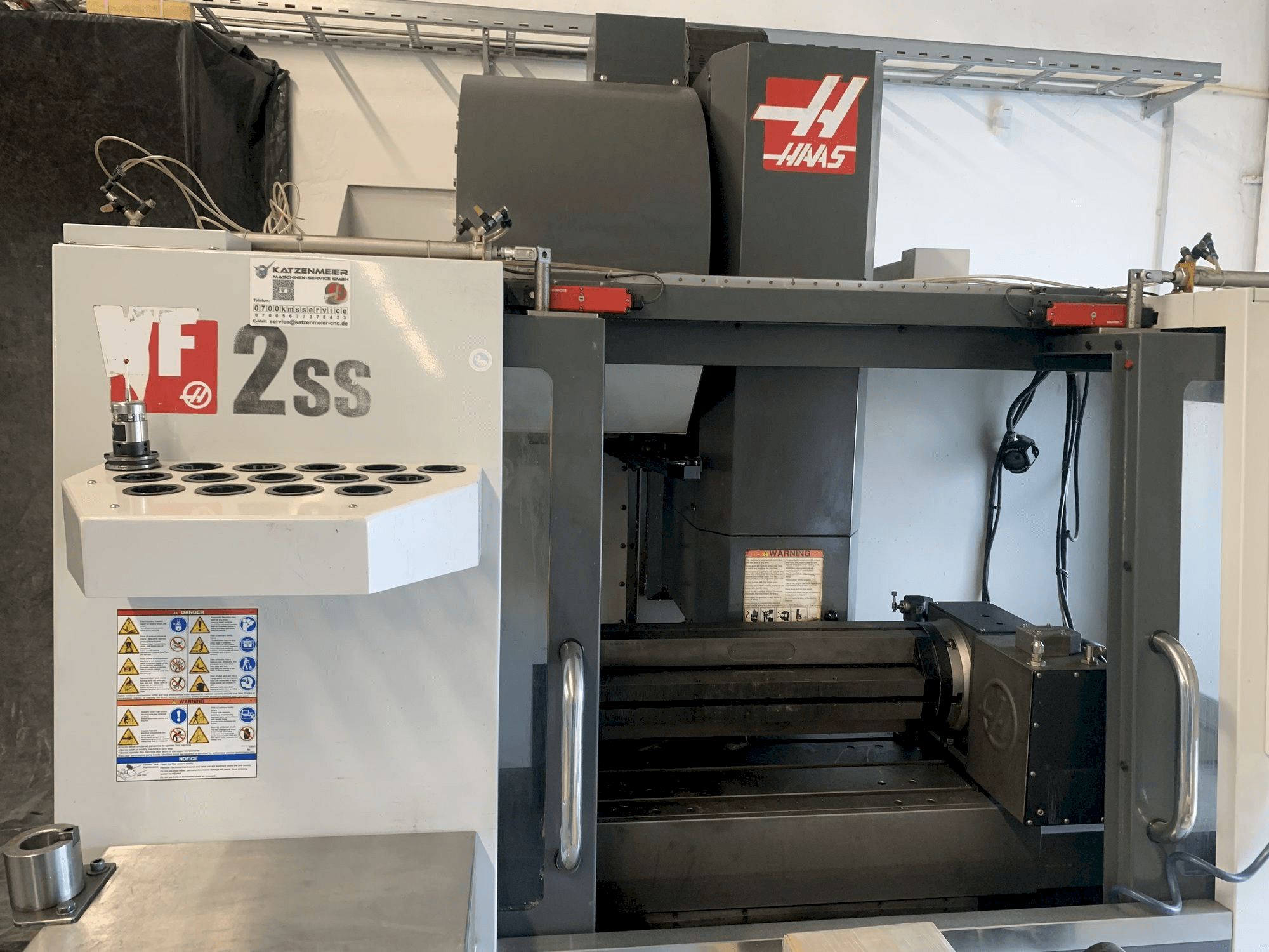 Vista Frontal da HAAS VF-2SS máquina