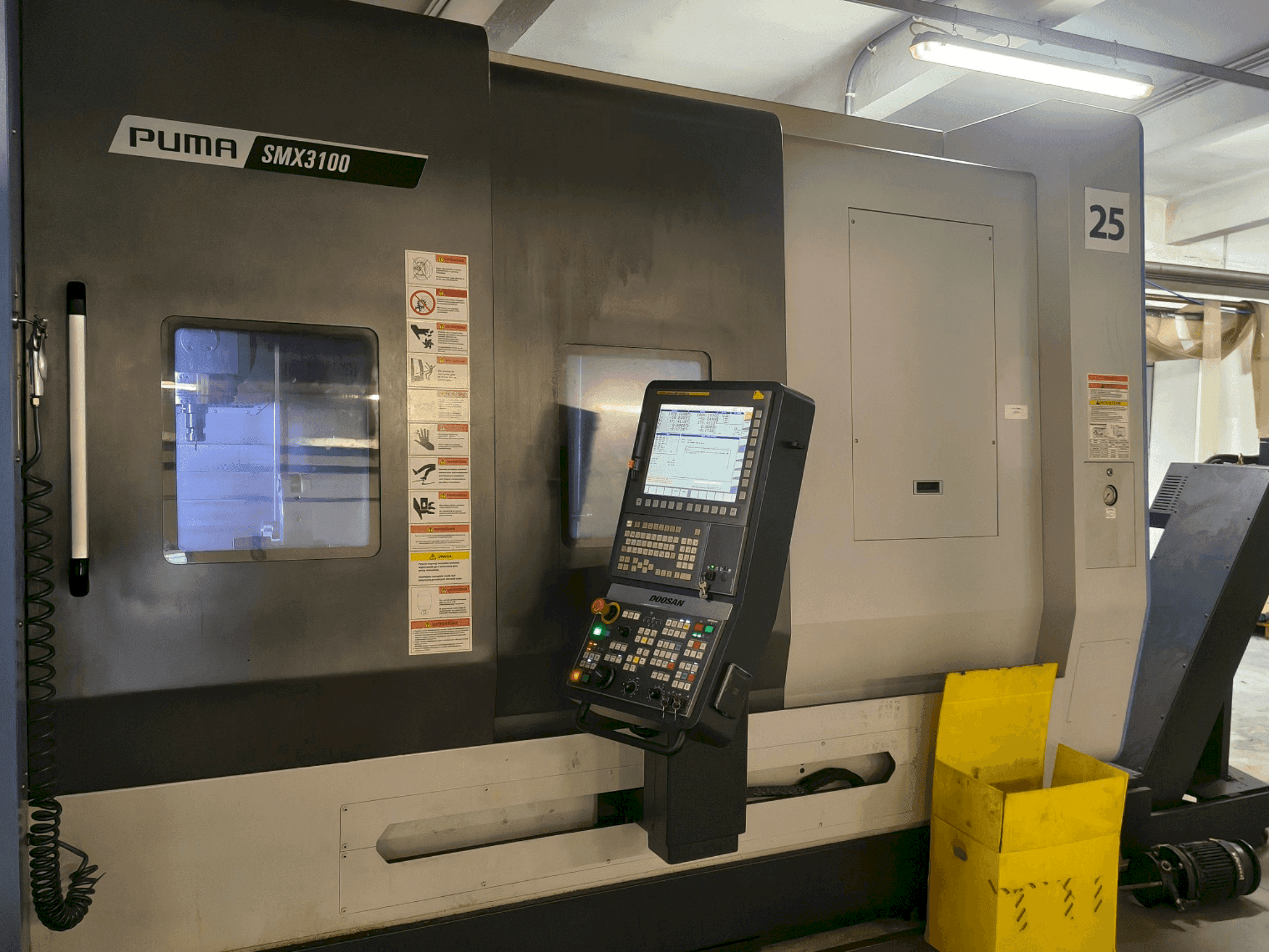 Vista Frontal da DOOSAN SMX 3100 máquina