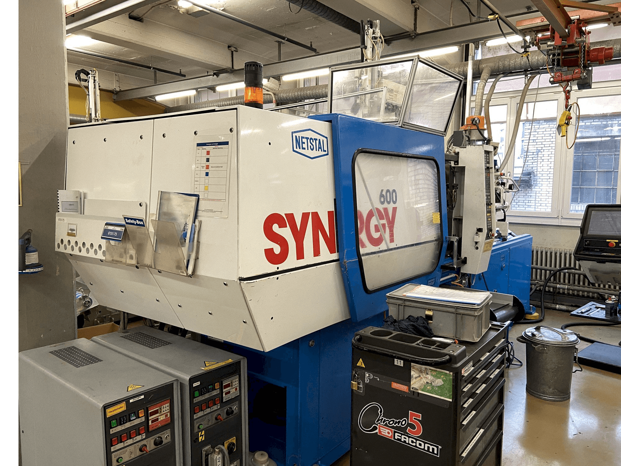 Vista Frontal da Netstal SYNERGY 600-110 máquina