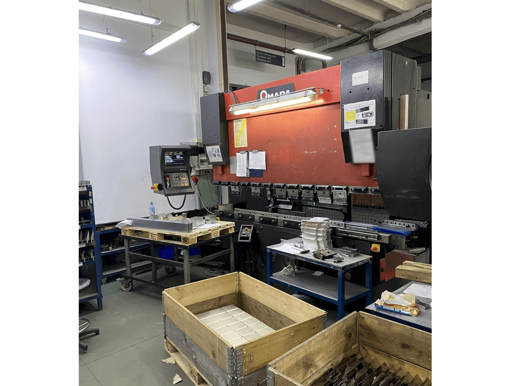 Vista Frontal da AMADA HFBO 8025 máquina