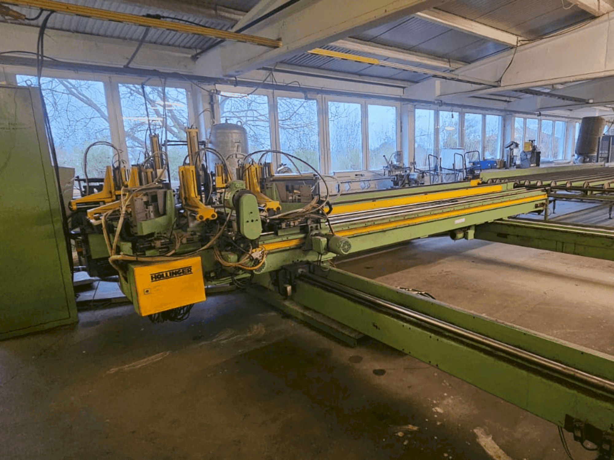 Vista Frontal da HOLLINGER MSE-II-EP-SB-300-450 máquina