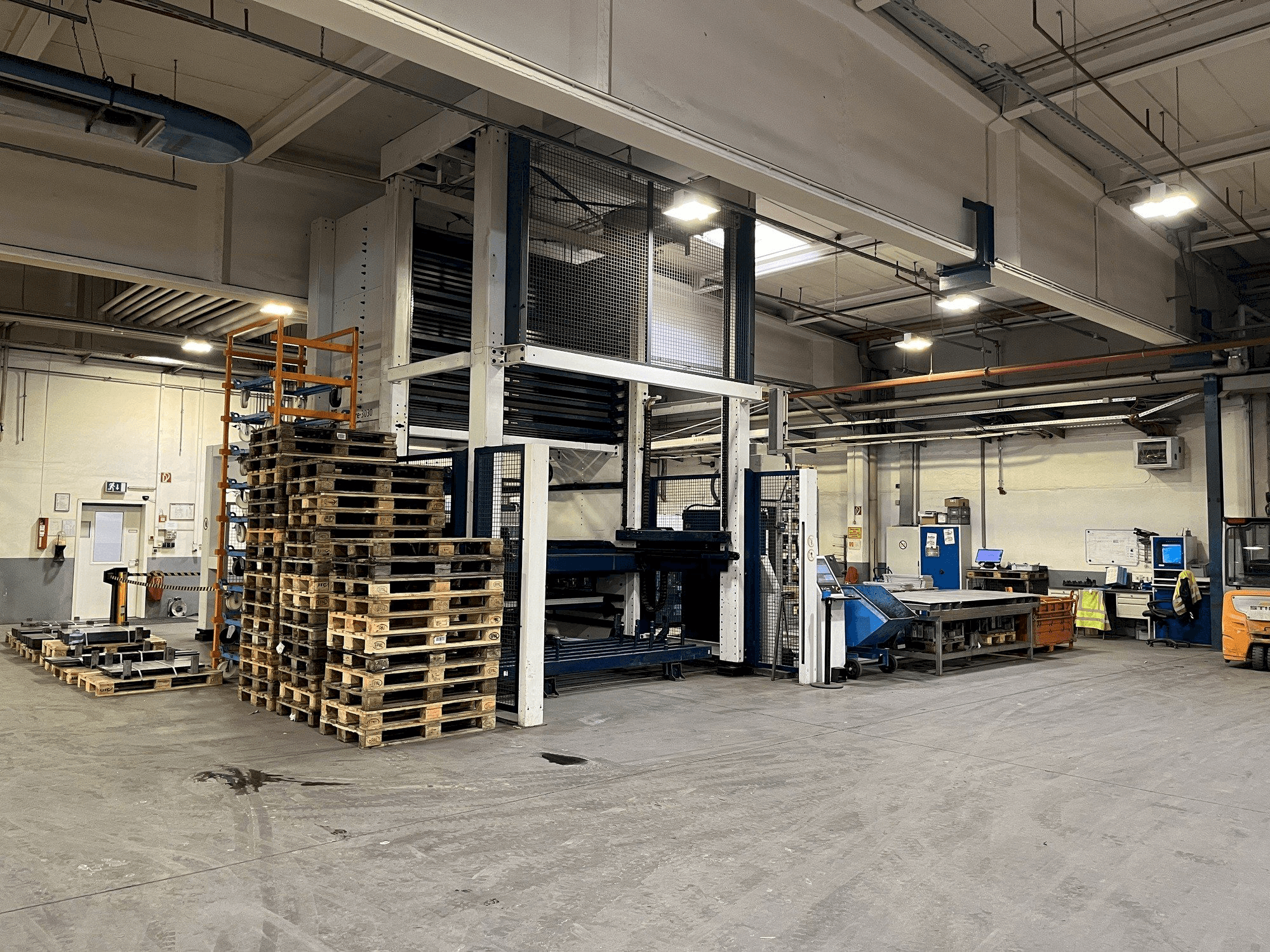 Vista Frontal da TRUMPF TruLaser 3030 L20 / Tru Store 3030 máquina