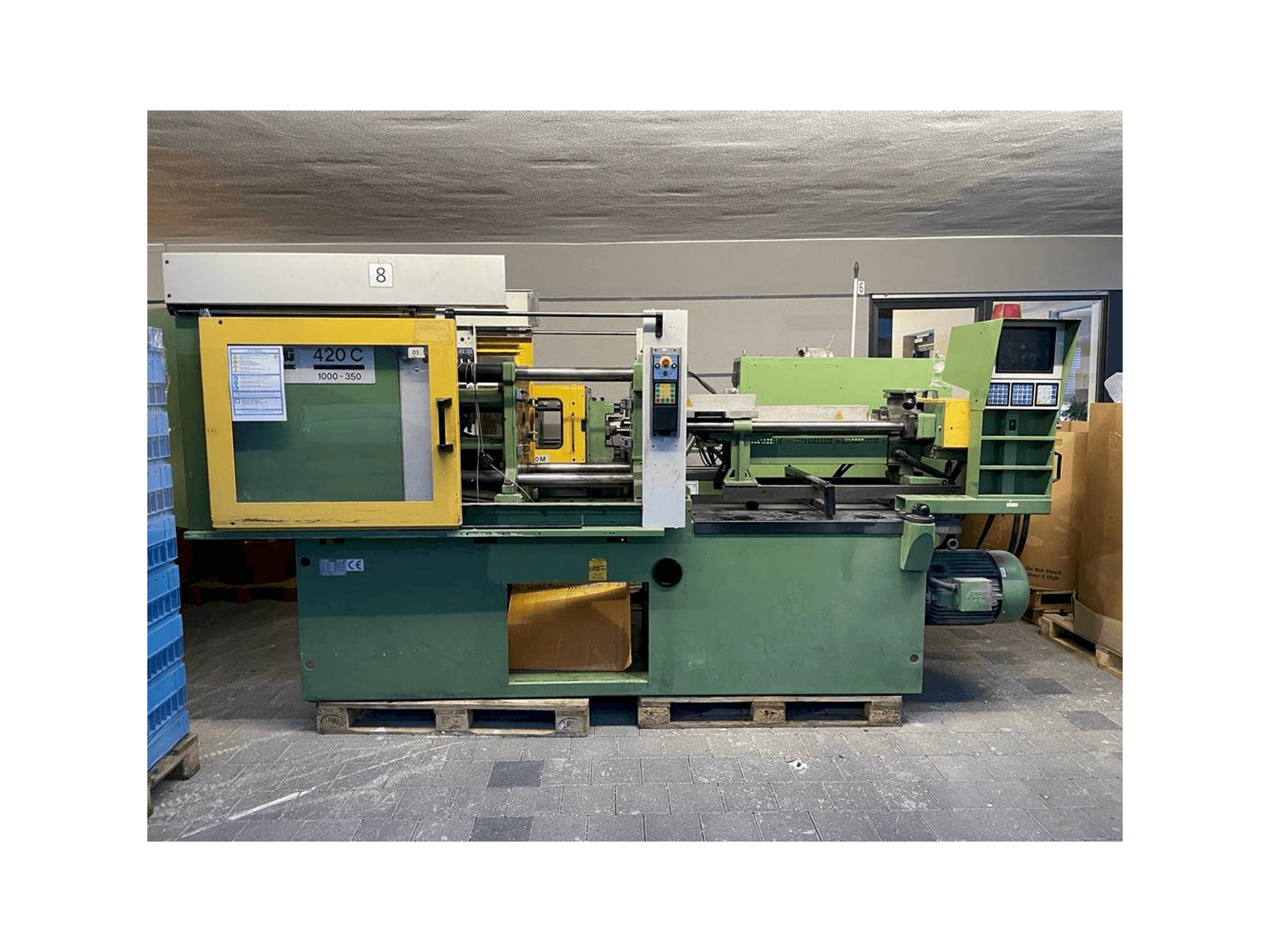 Vista Frontal da Arburg 420C mit máquina