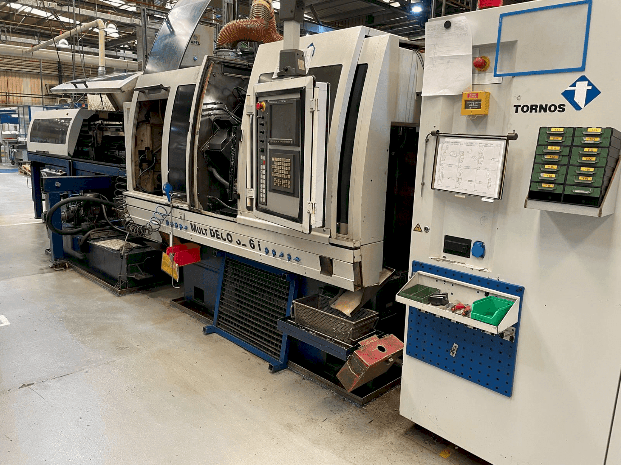 Vista Frontal da TORNOS MultiDeco 32/6i máquina