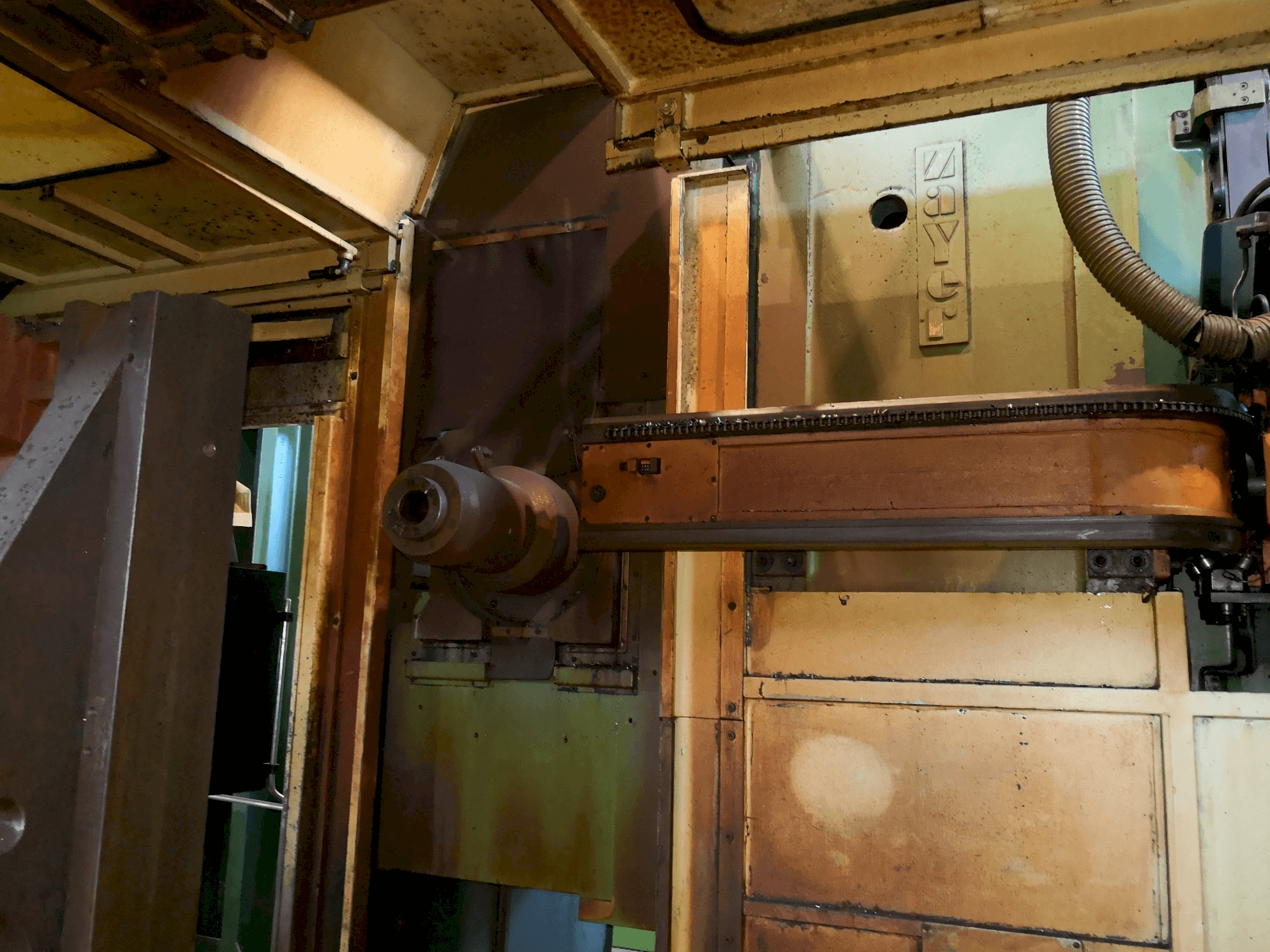 Detalhe da Zayer KFG máquina