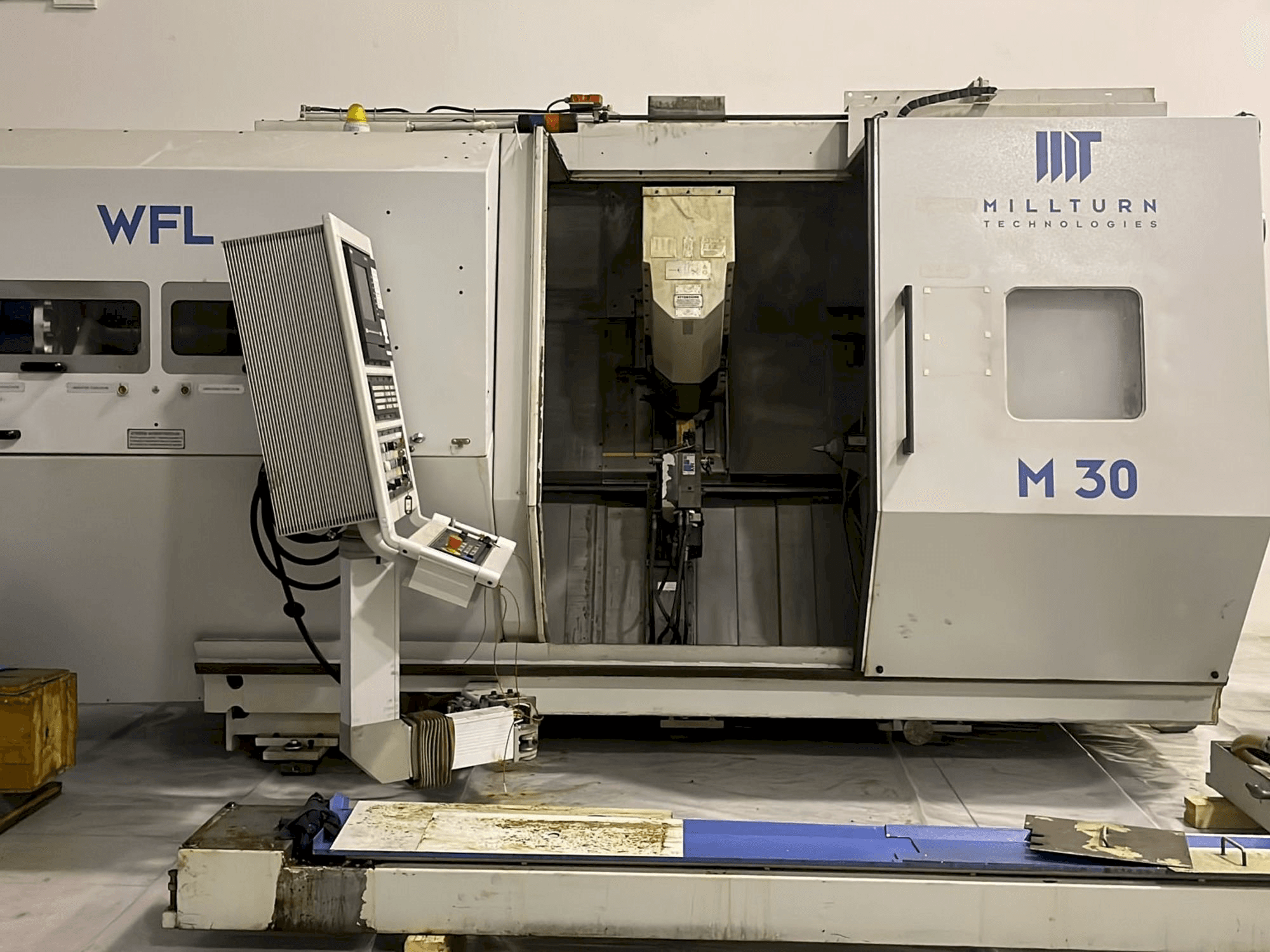 Vista Frontal da WFL Millturn M30 máquina