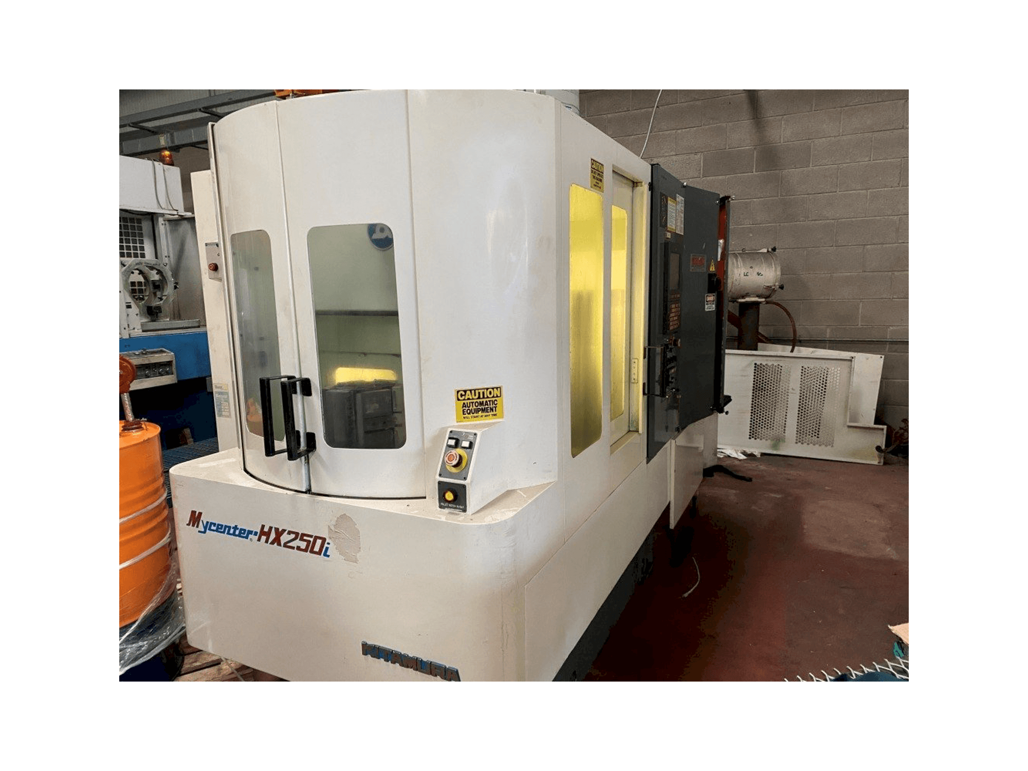 Vista Frontal da Kitamura Mycenter HX250i máquina