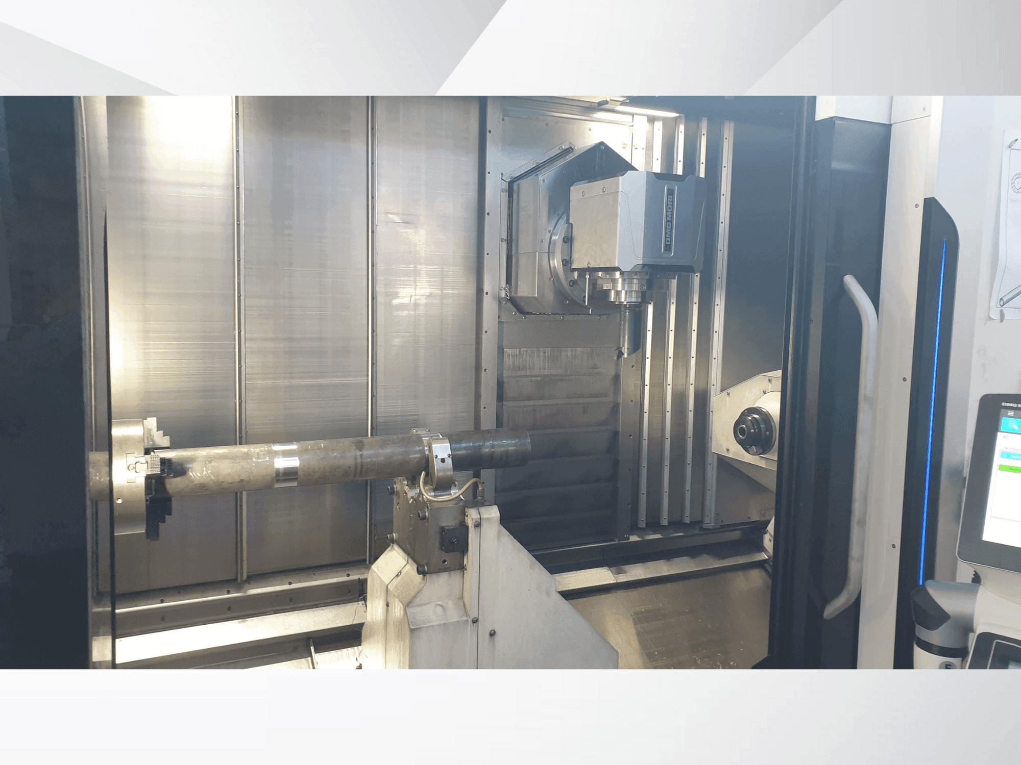 Vista Frontal da DMG MORI NTX 2500/1500 máquina