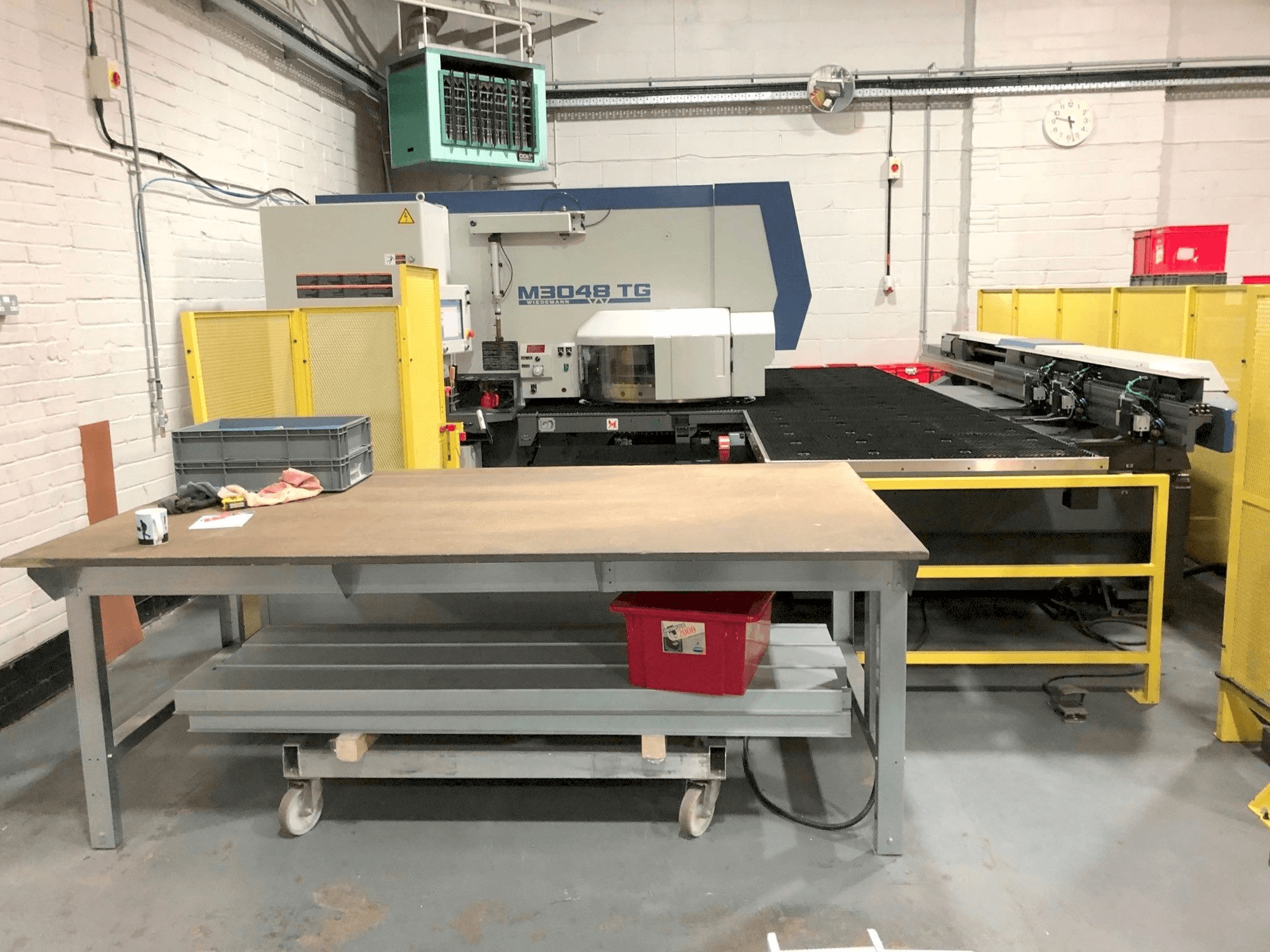 Vista Frontal da Murata Wiedemann M3048 TG máquina