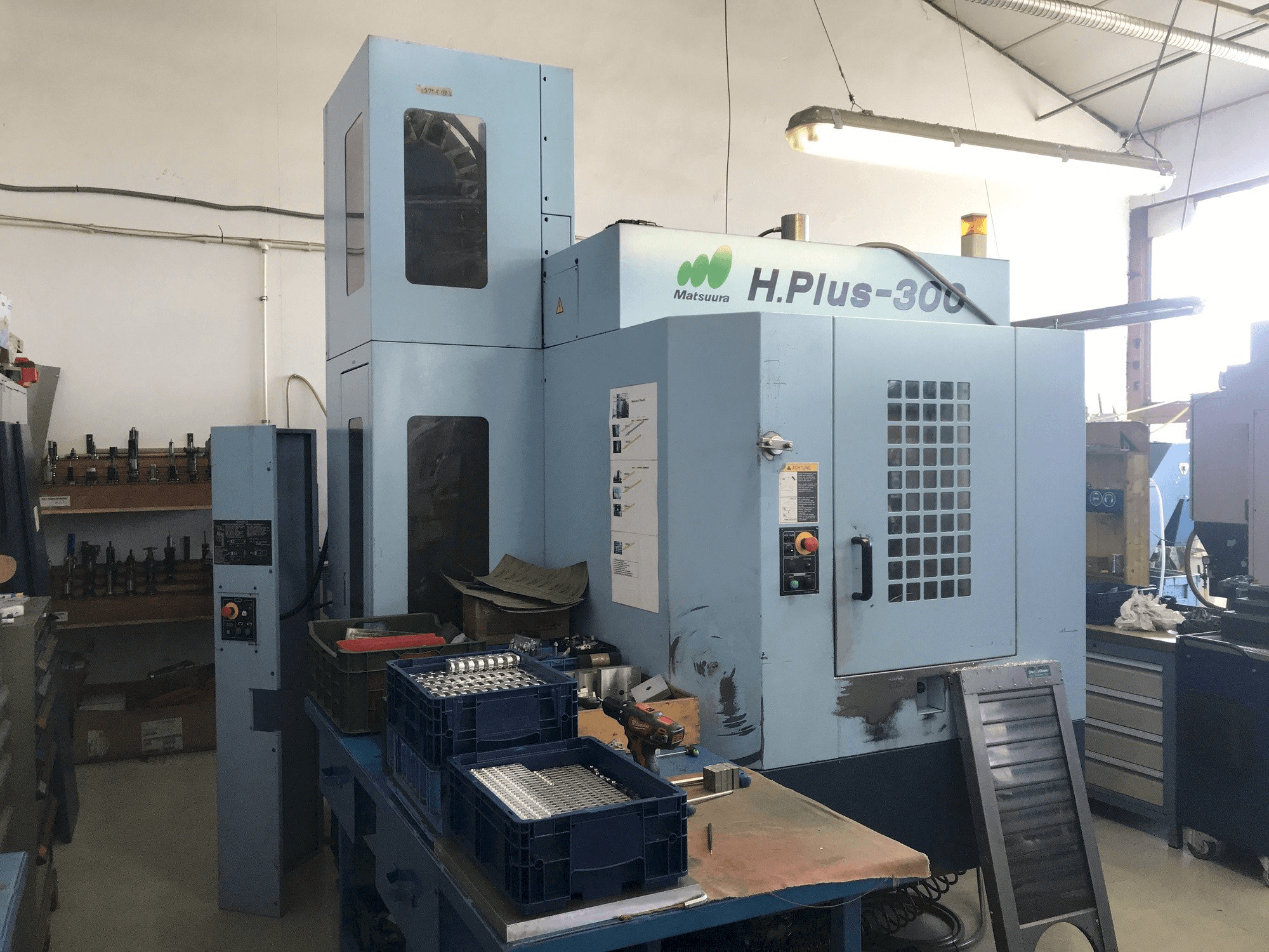 Vista Frontal da Matsuura H.PLUS-300 máquina